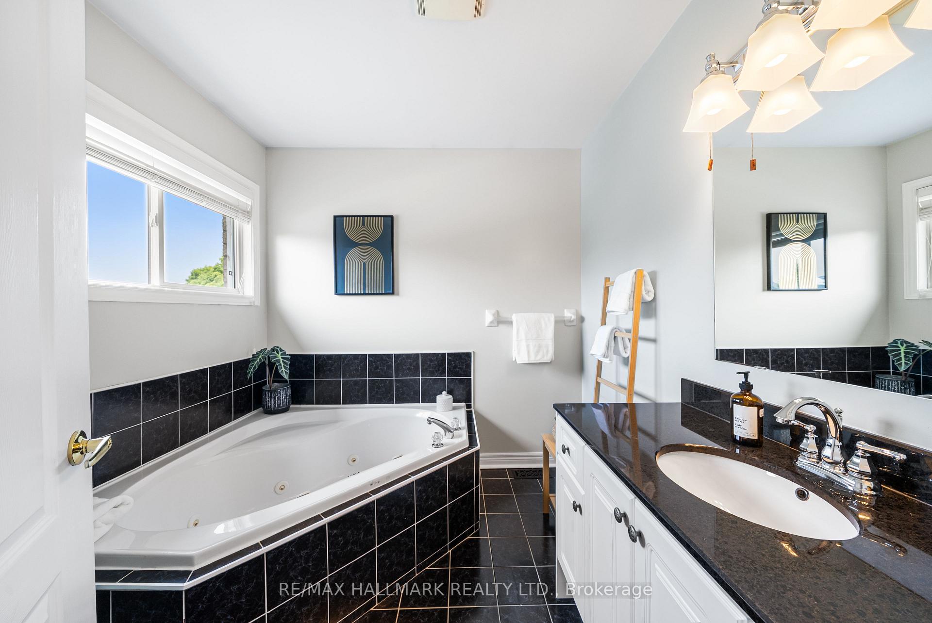 Photo 20 of 45 Terrastone Court, Caledon, Bolton West — HOMEH
