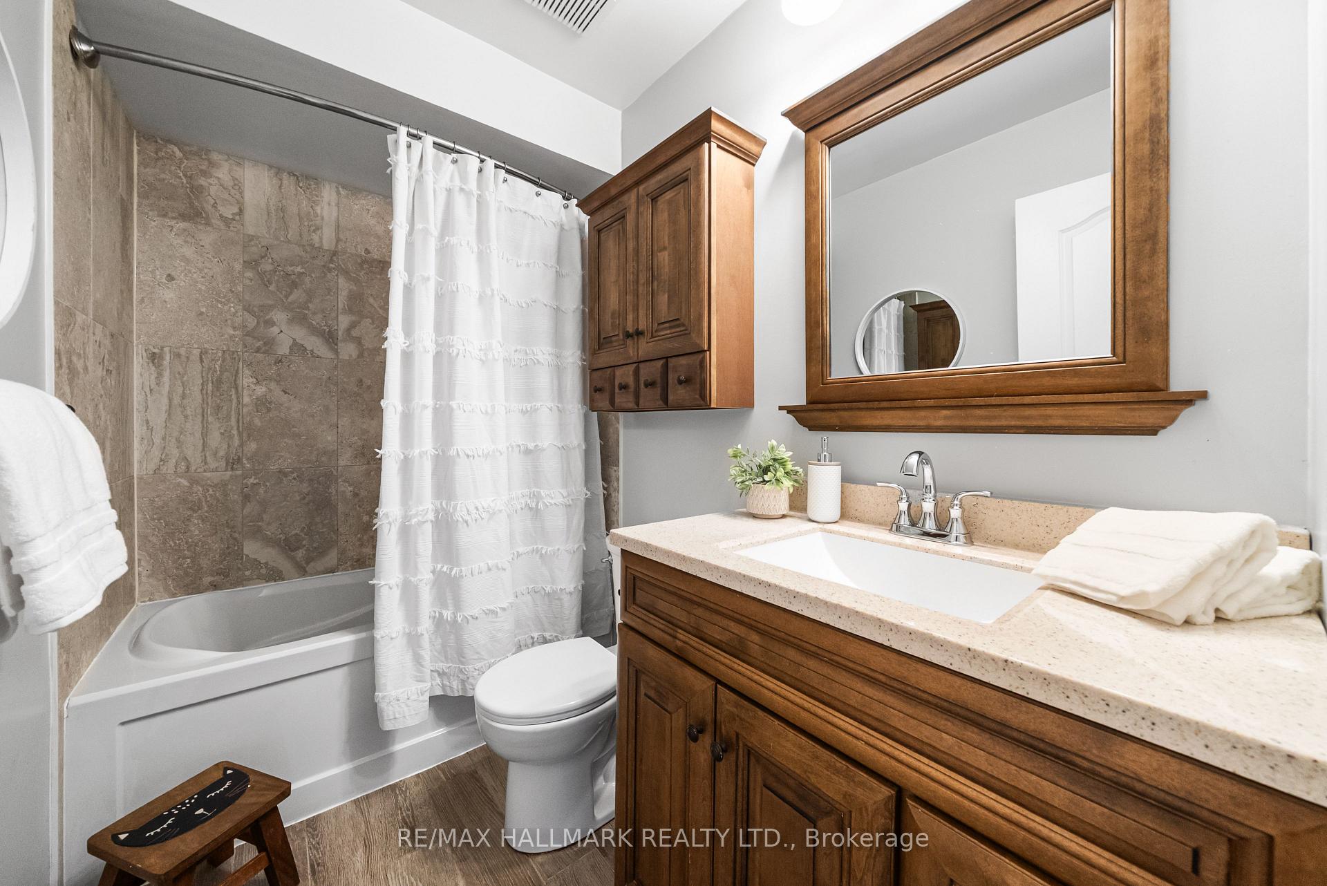 Photo 41 of 45 Terrastone Court, Caledon, Bolton West — HOMEH
