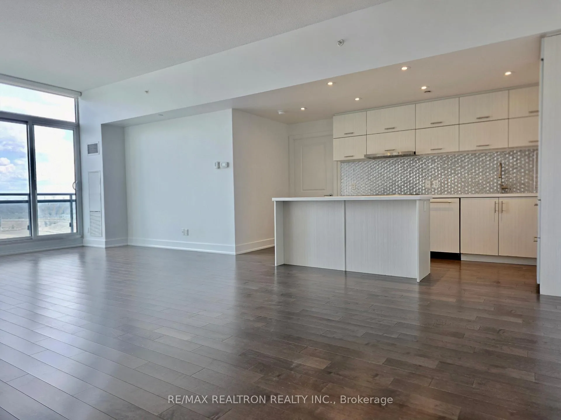 Photo 4 of Unit 1601, 8081 Birchmount Road, Markham, Unionville — HOMEH