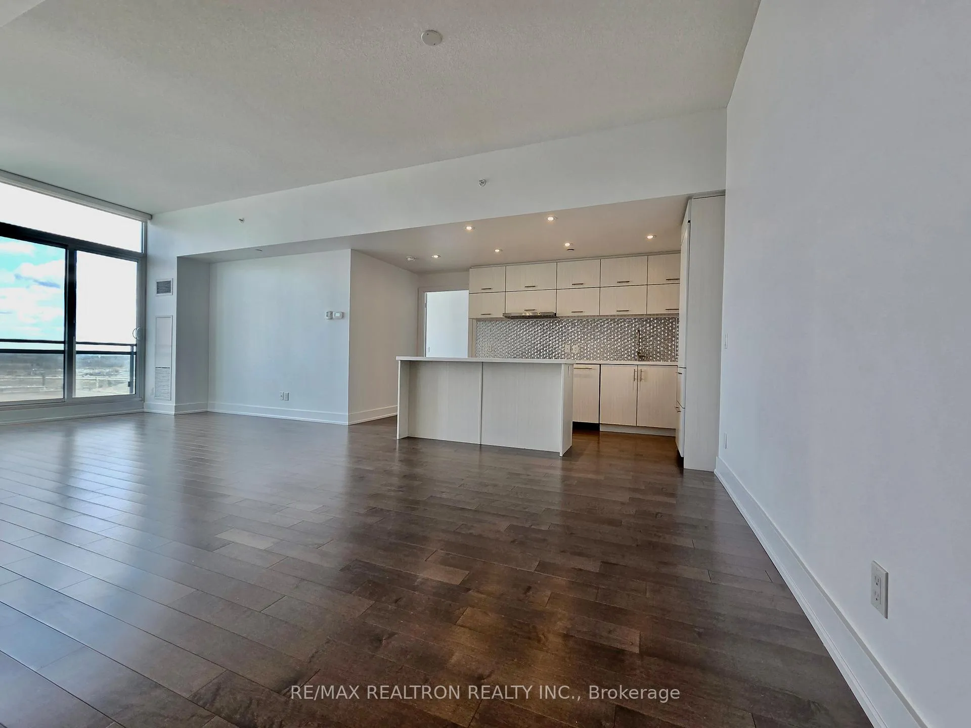 Photo 6 of Unit 1601, 8081 Birchmount Road, Markham, Unionville — HOMEH