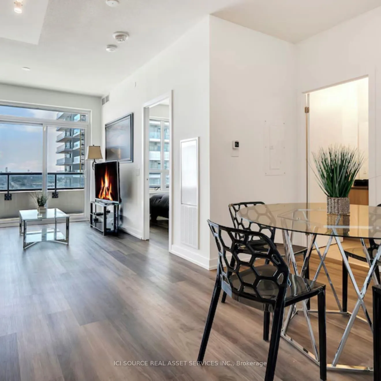 Front of Unit 1608, 1480 Bayly Street