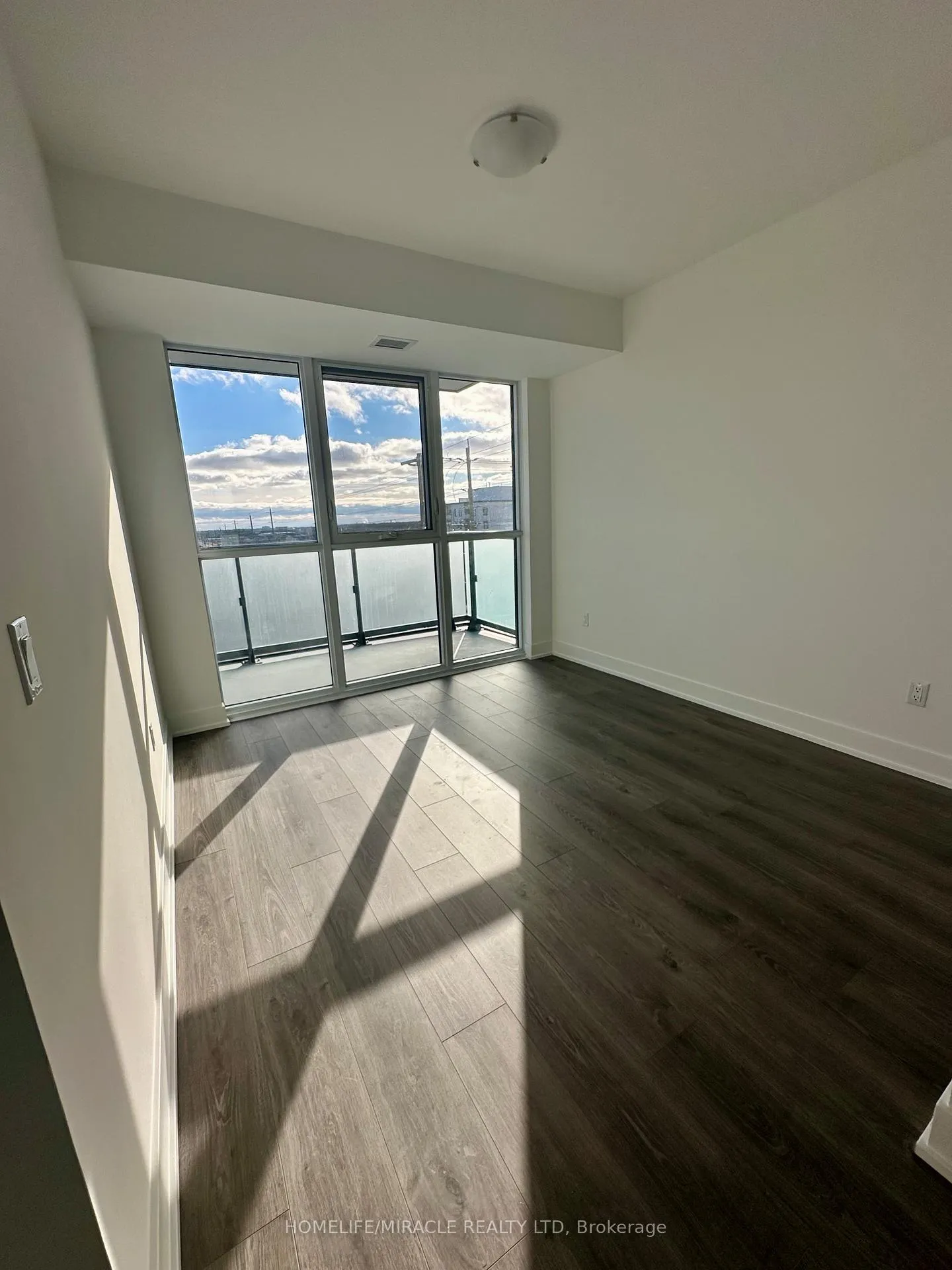 Photo 5 of Unit 406, 2545 Simcoe Street N, Oshawa, Windfields — HOMEH