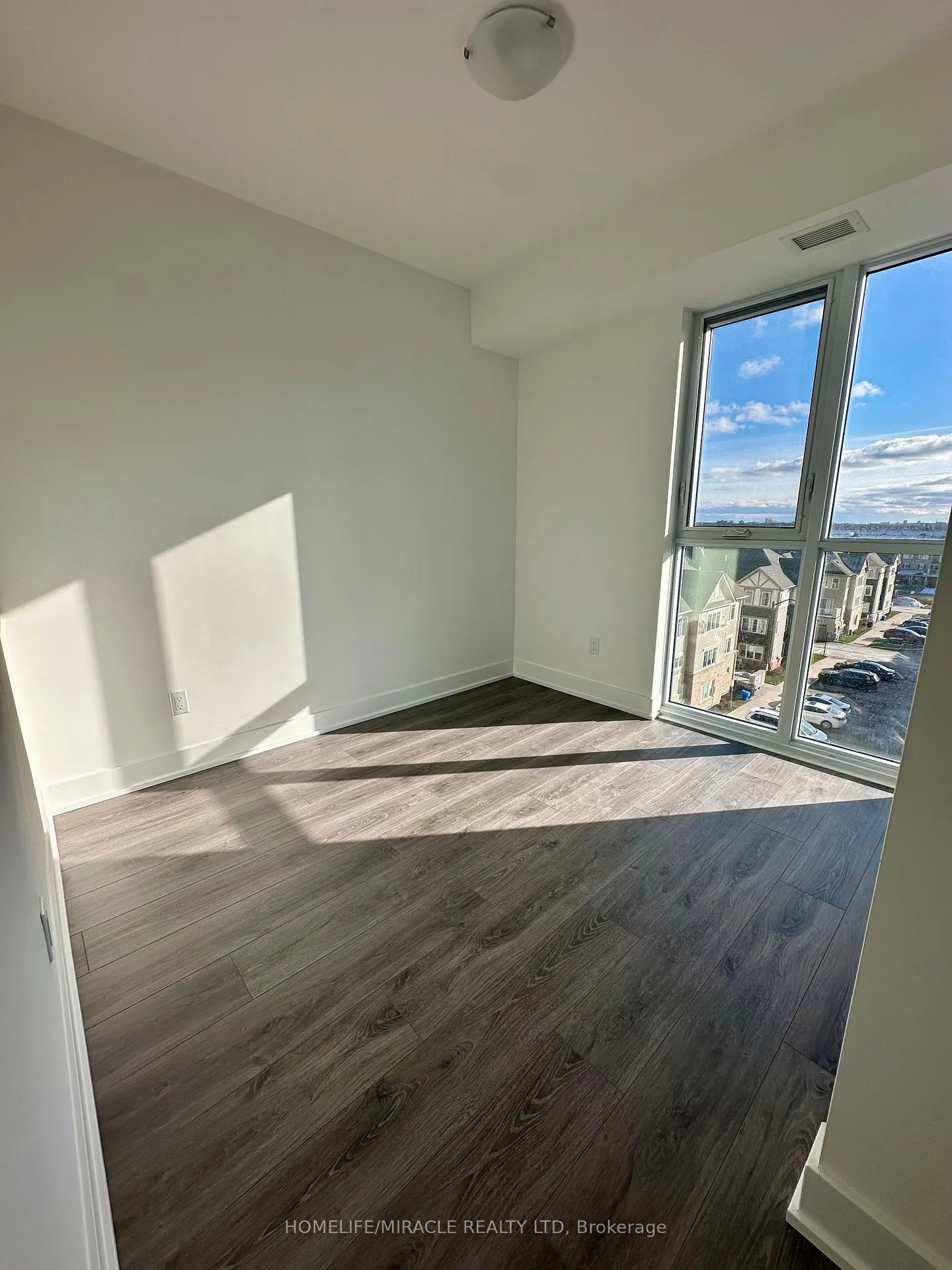 Photo 8 of Unit 406, 2545 Simcoe Street N, Oshawa, Windfields — HOMEH