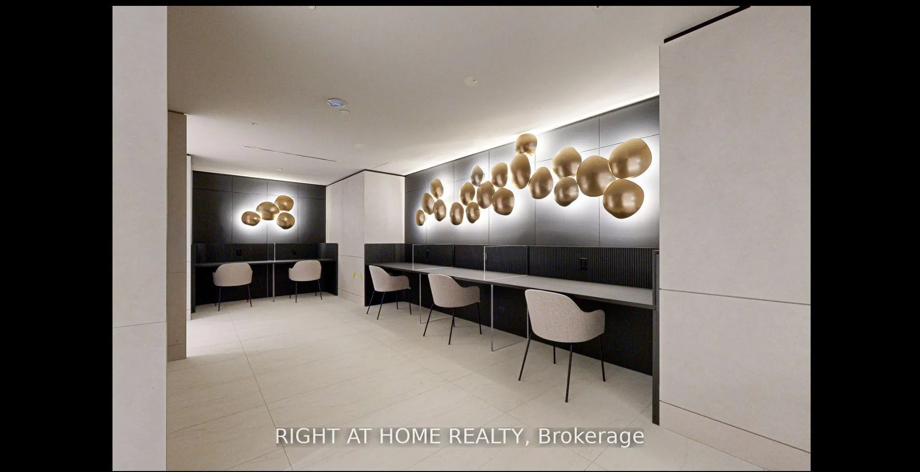 Photo 5 of Unit A3001, 30 Upper Mall Way, Vaughan, Brownridge — HOMEH
