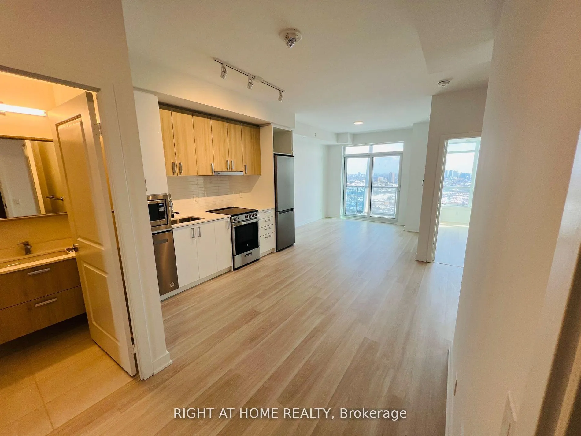 Photo 9 of Unit A3001, 30 Upper Mall Way, Vaughan, Brownridge — HOMEH
