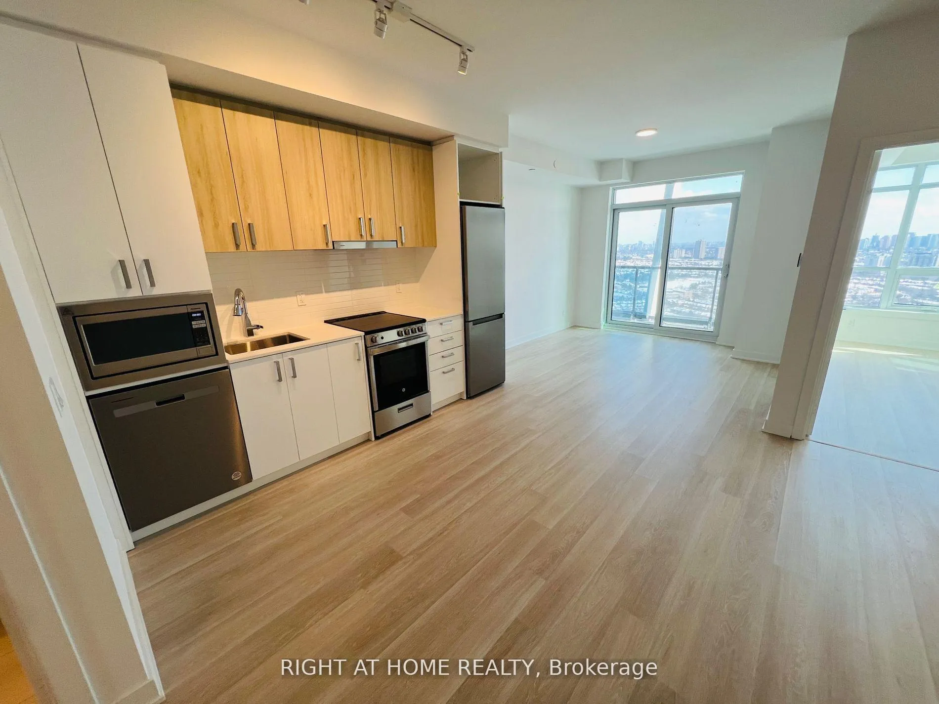 Photo 10 of Unit A3001, 30 Upper Mall Way, Vaughan, Brownridge — HOMEH