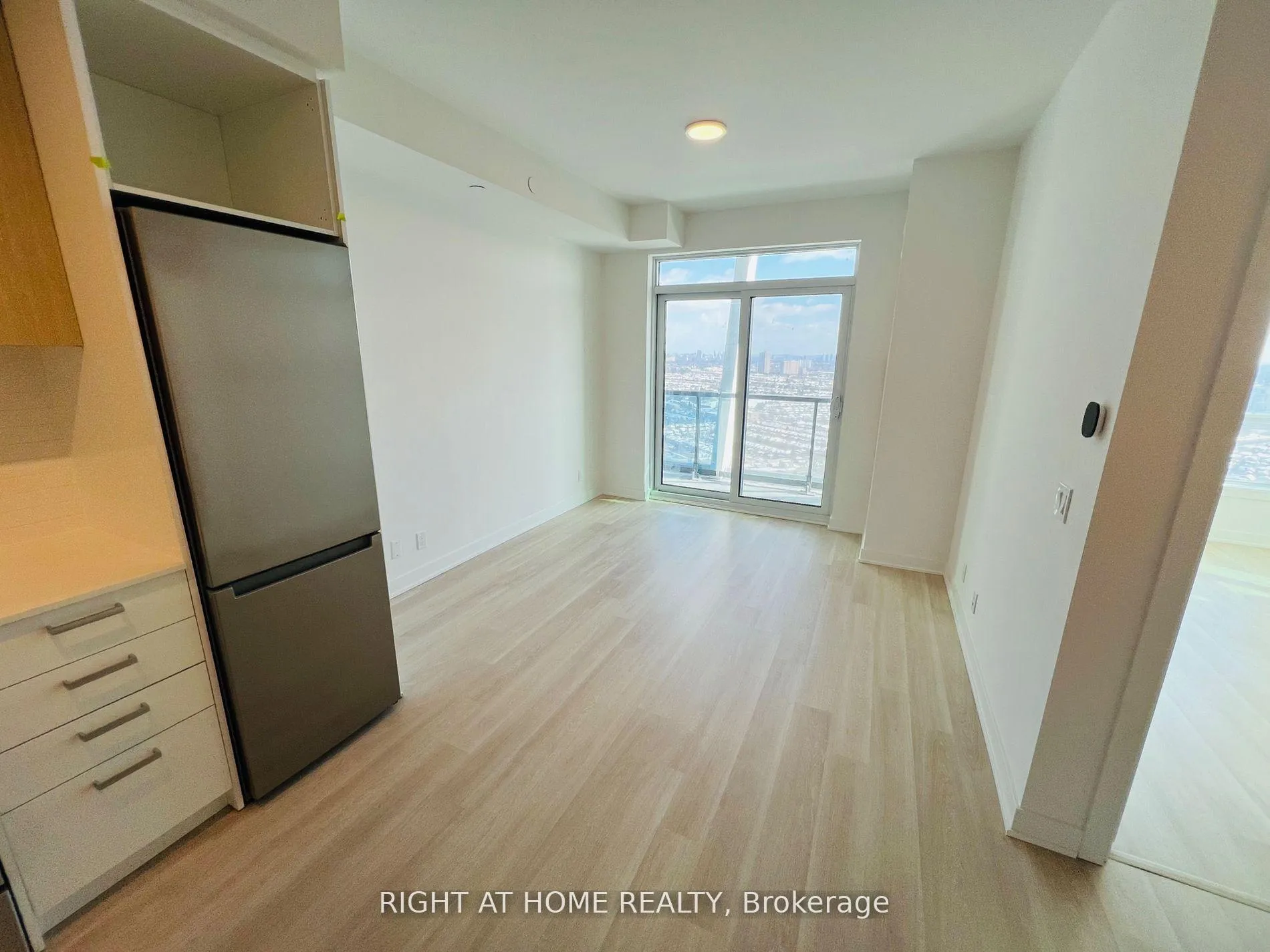 Photo 12 of Unit A3001, 30 Upper Mall Way, Vaughan, Brownridge — HOMEH