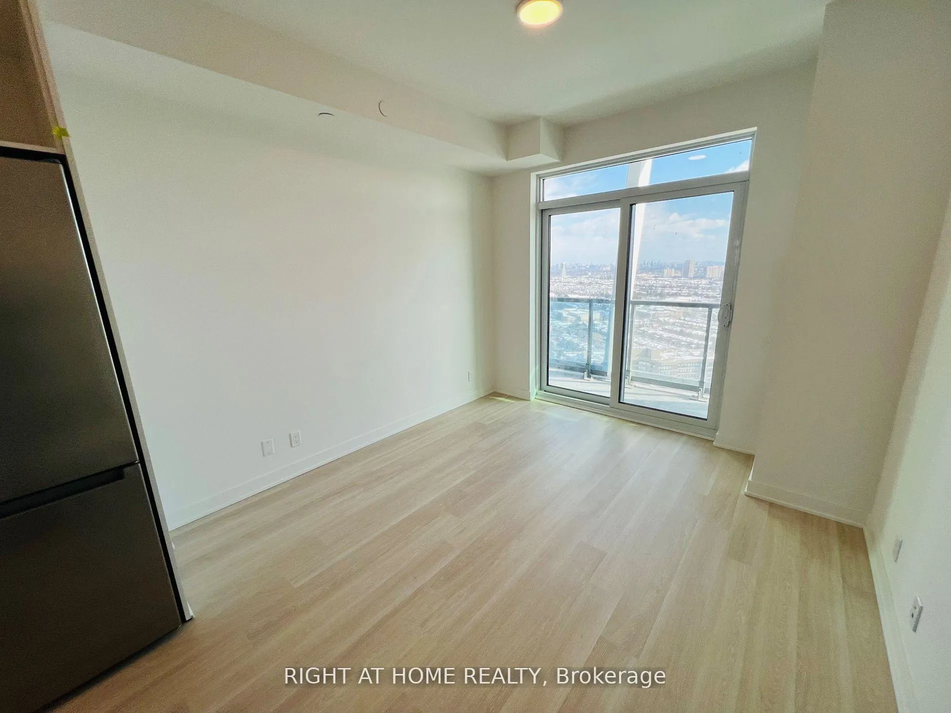 Photo 13 of Unit A3001, 30 Upper Mall Way, Vaughan, Brownridge — HOMEH
