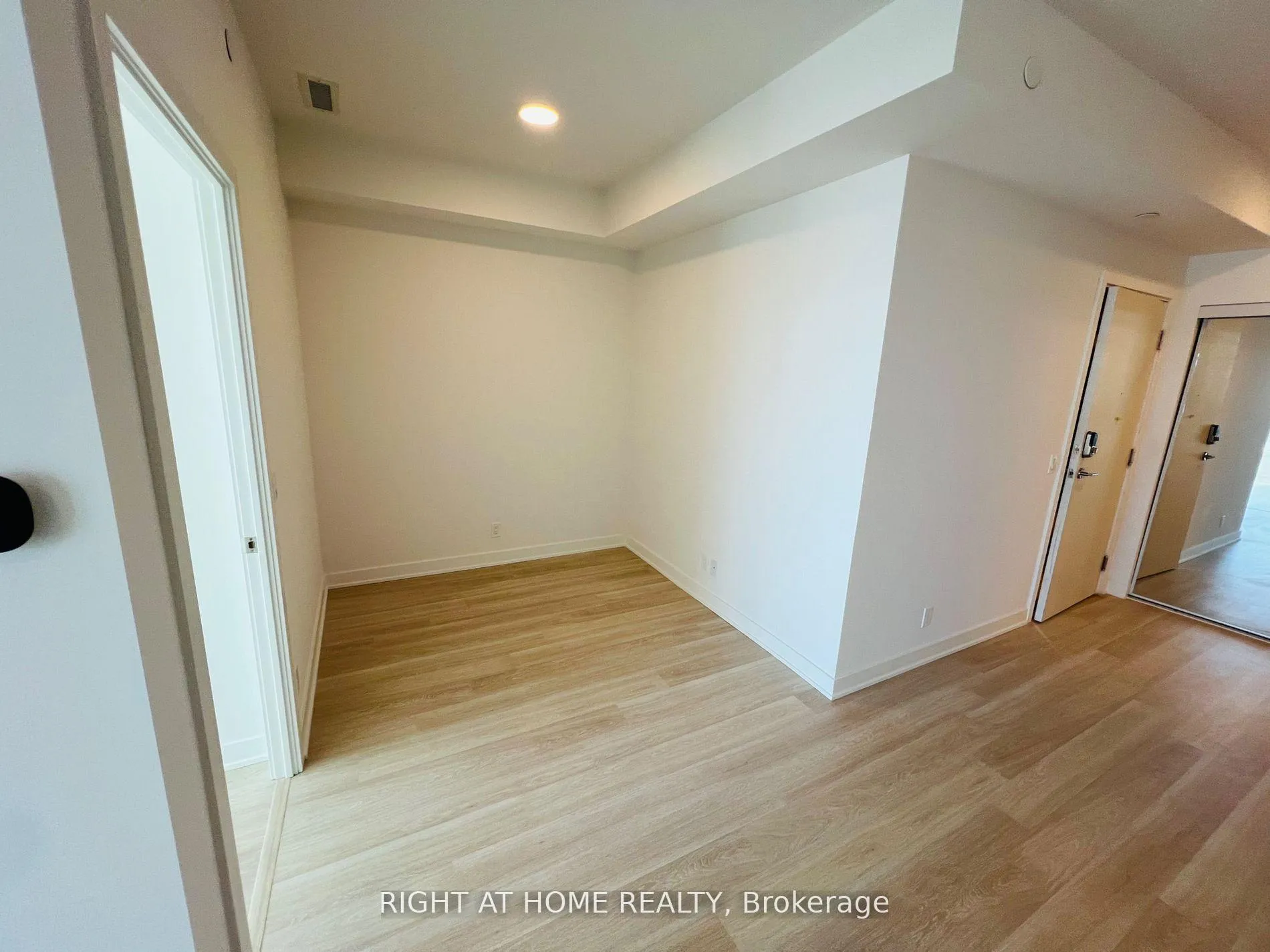 Photo 14 of Unit A3001, 30 Upper Mall Way, Vaughan, Brownridge — HOMEH