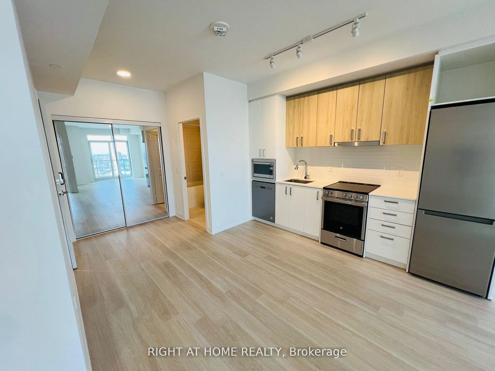 Photo 15 of Unit A3001, 30 Upper Mall Way, Vaughan, Brownridge — HOMEH