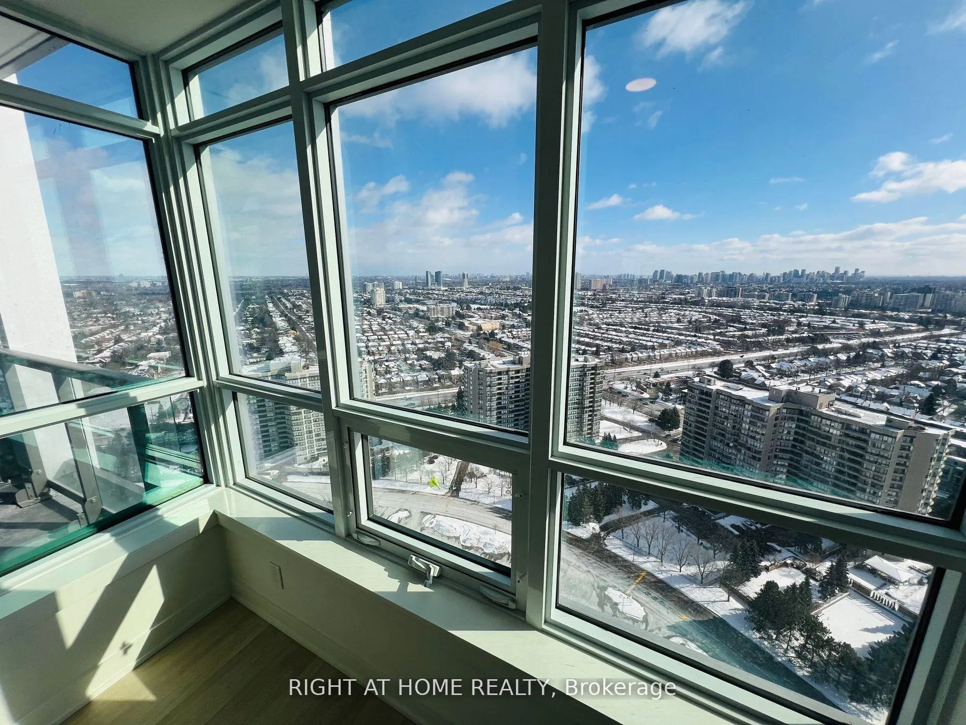 Photo 18 of Unit A3001, 30 Upper Mall Way, Vaughan, Brownridge — HOMEH