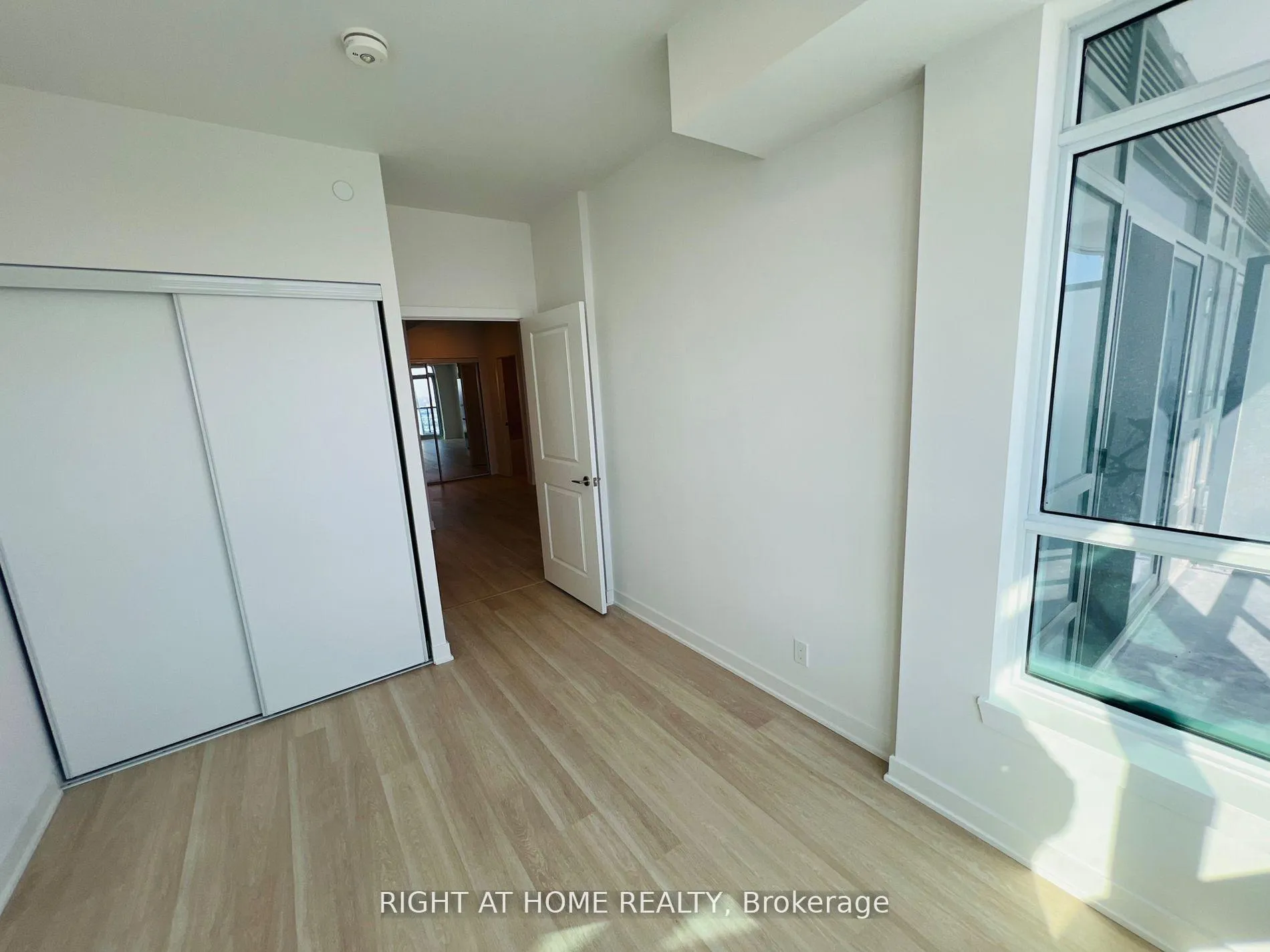 Photo 19 of Unit A3001, 30 Upper Mall Way, Vaughan, Brownridge — HOMEH