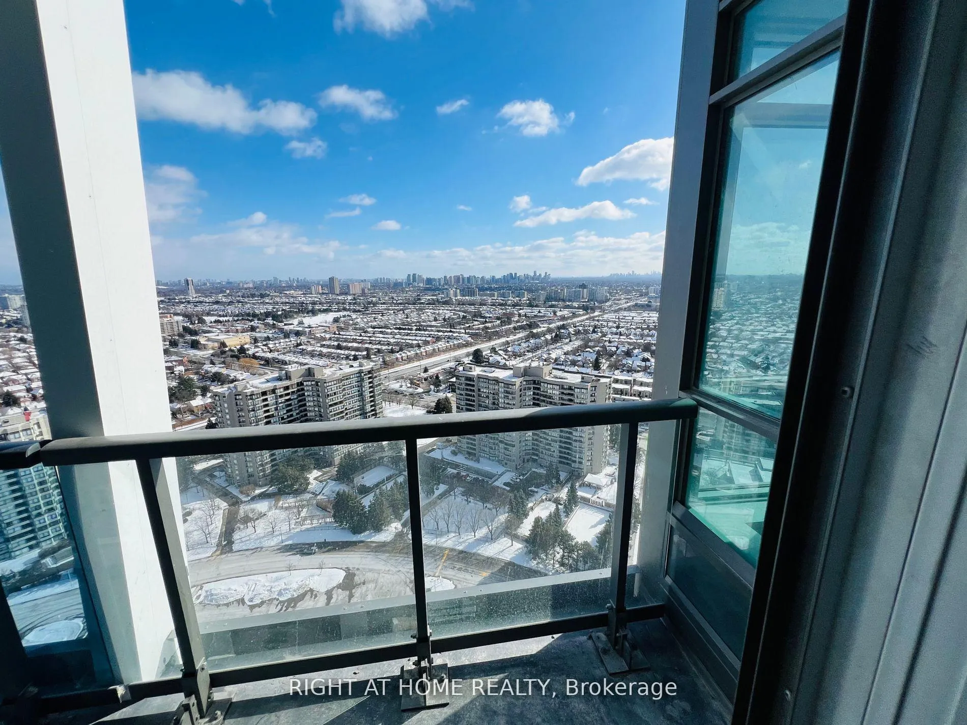 Photo 23 of Unit A3001, 30 Upper Mall Way, Vaughan, Brownridge — HOMEH