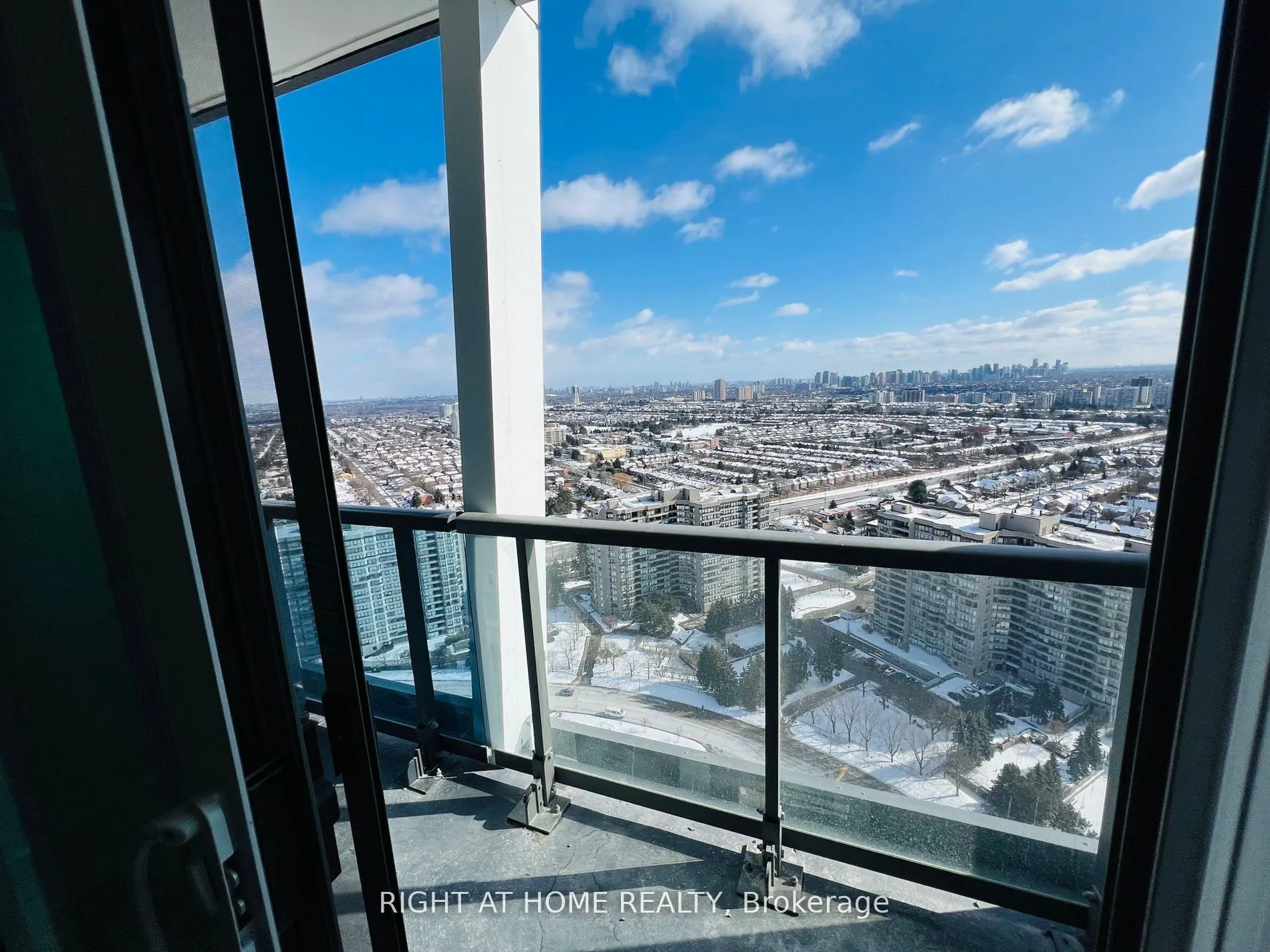 Photo 24 of Unit A3001, 30 Upper Mall Way, Vaughan, Brownridge — HOMEH
