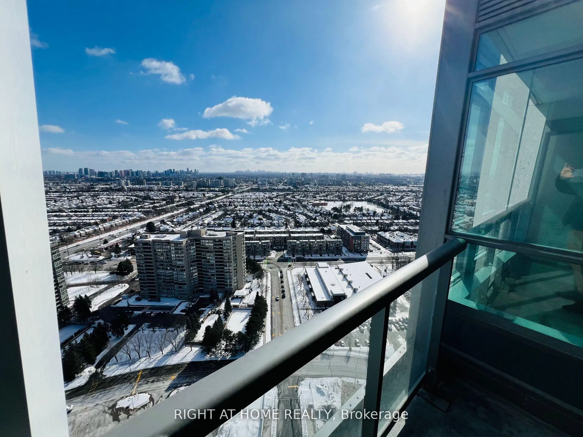 Photo 25 of Unit A3001, 30 Upper Mall Way, Vaughan, Brownridge — HOMEH