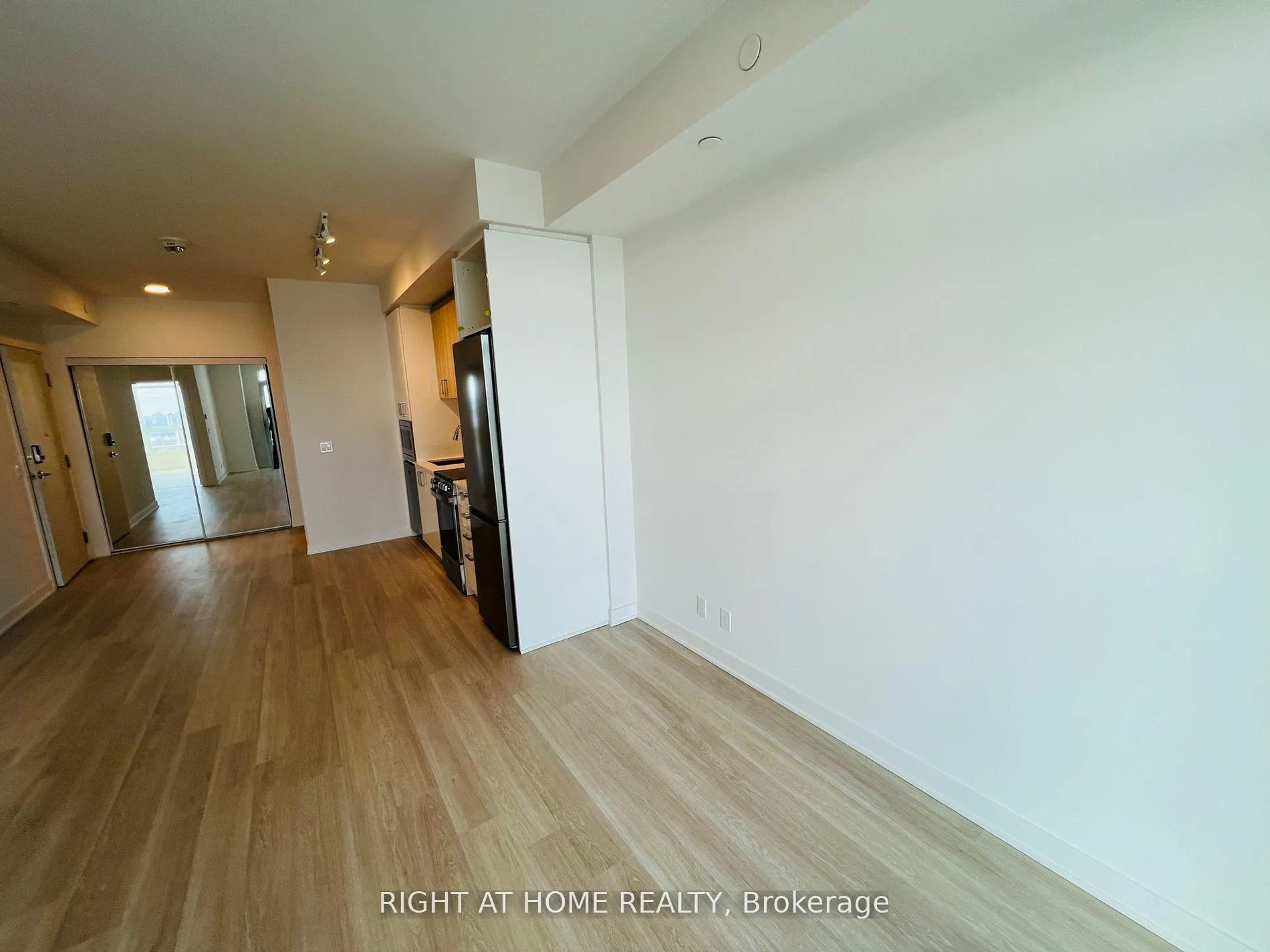 Photo 26 of Unit A3001, 30 Upper Mall Way, Vaughan, Brownridge — HOMEH