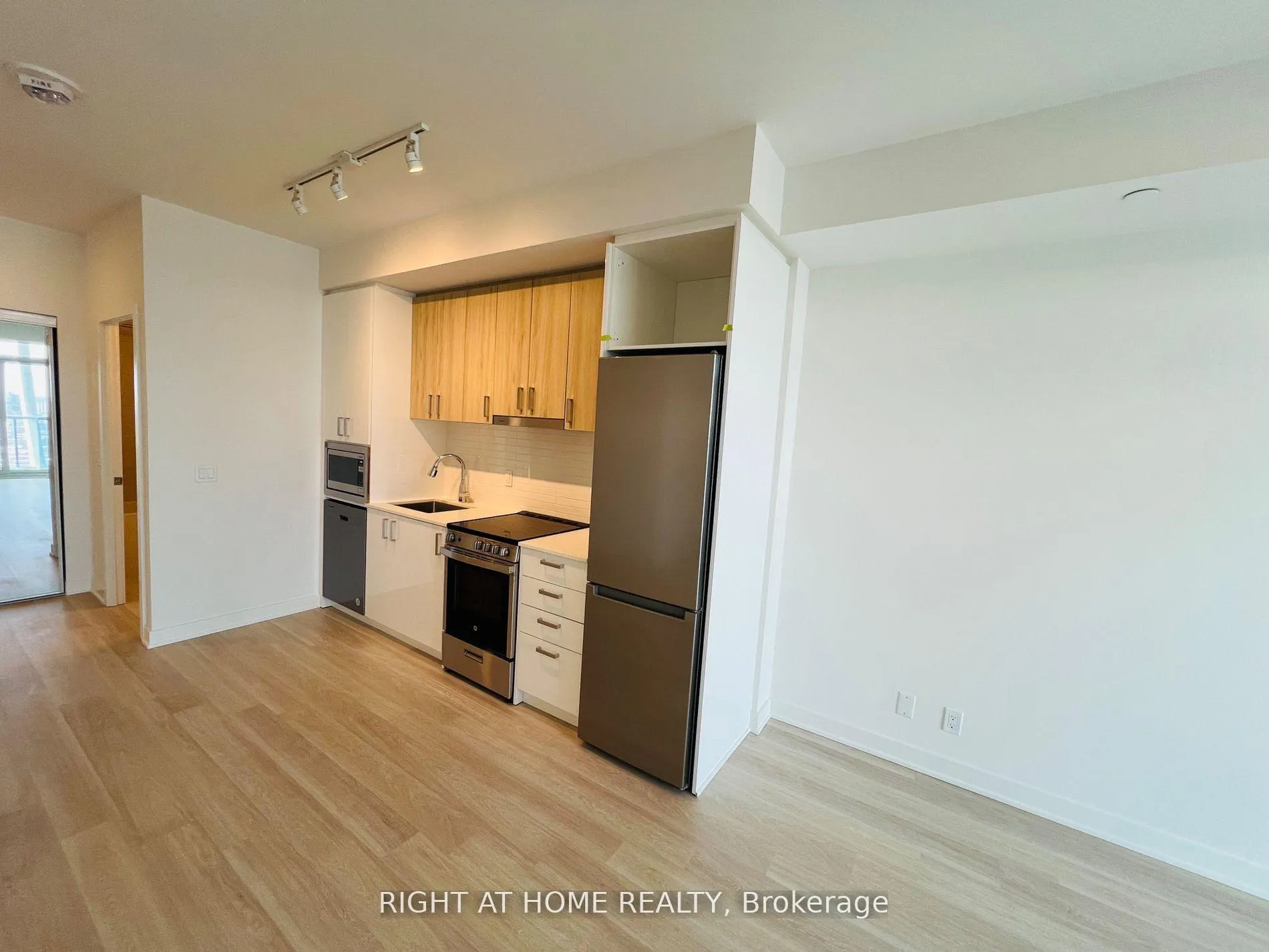 Photo 27 of Unit A3001, 30 Upper Mall Way, Vaughan, Brownridge — HOMEH