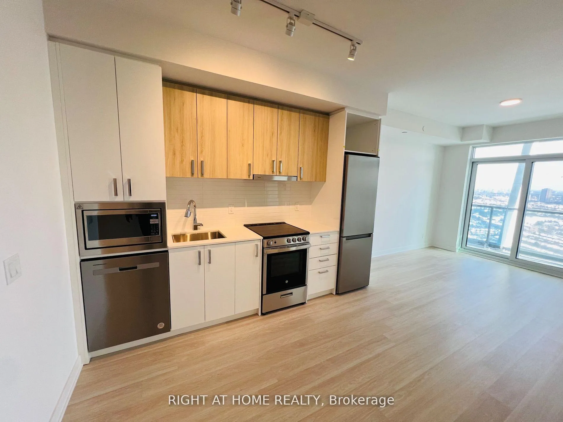 Photo 28 of Unit A3001, 30 Upper Mall Way, Vaughan, Brownridge — HOMEH