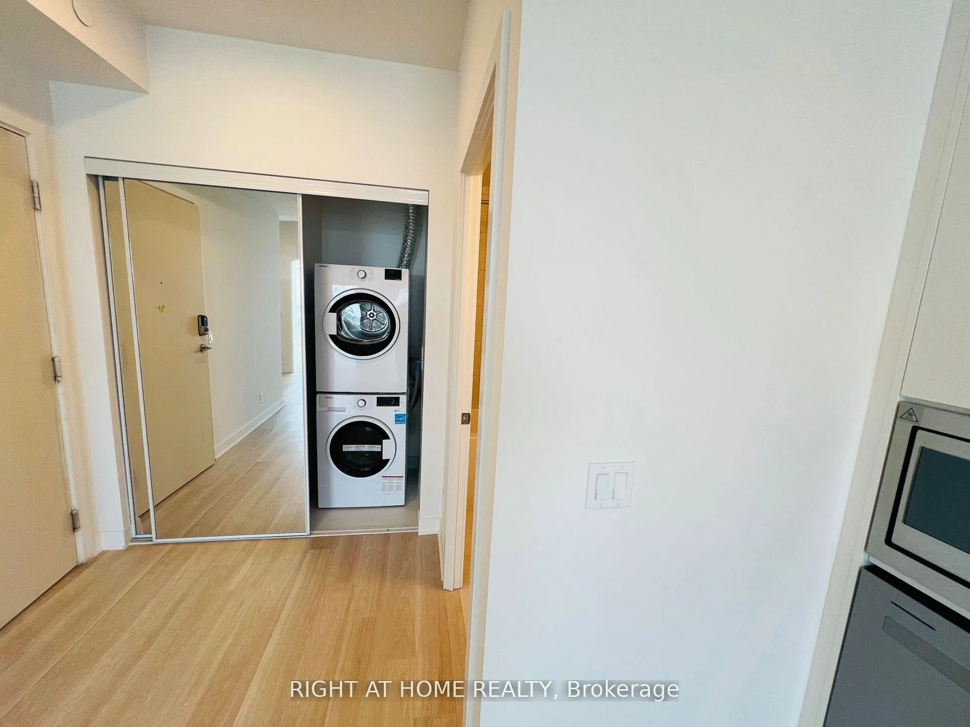 Photo 29 of Unit A3001, 30 Upper Mall Way, Vaughan, Brownridge — HOMEH