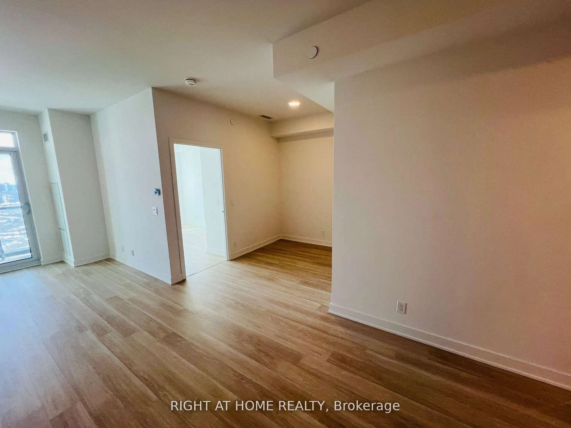 Photo 32 of Unit A3001, 30 Upper Mall Way, Vaughan, Brownridge — HOMEH