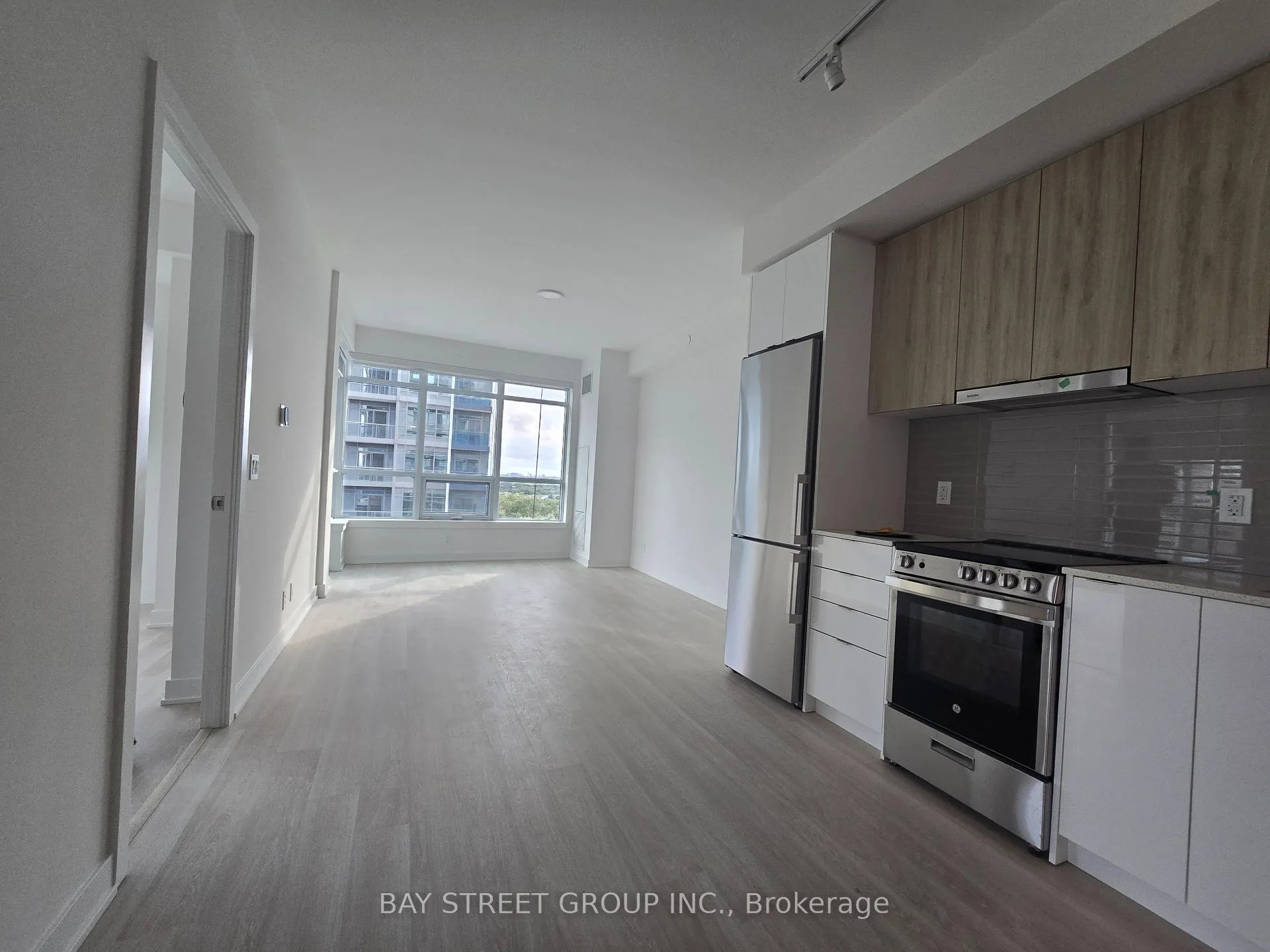 Photo 5 of Unit 902B, 50 Upper Mall Way, Vaughan, Brownridge — HOMEH