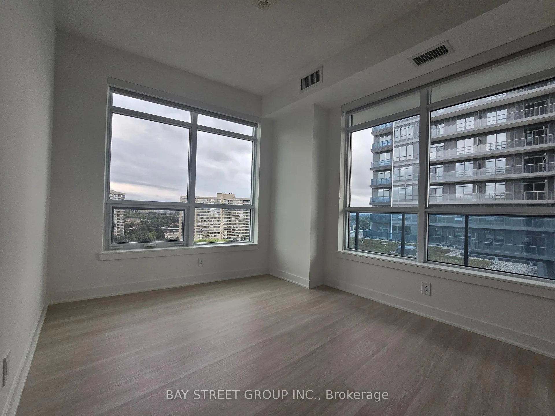 Photo 10 of Unit 902B, 50 Upper Mall Way, Vaughan, Brownridge — HOMEH