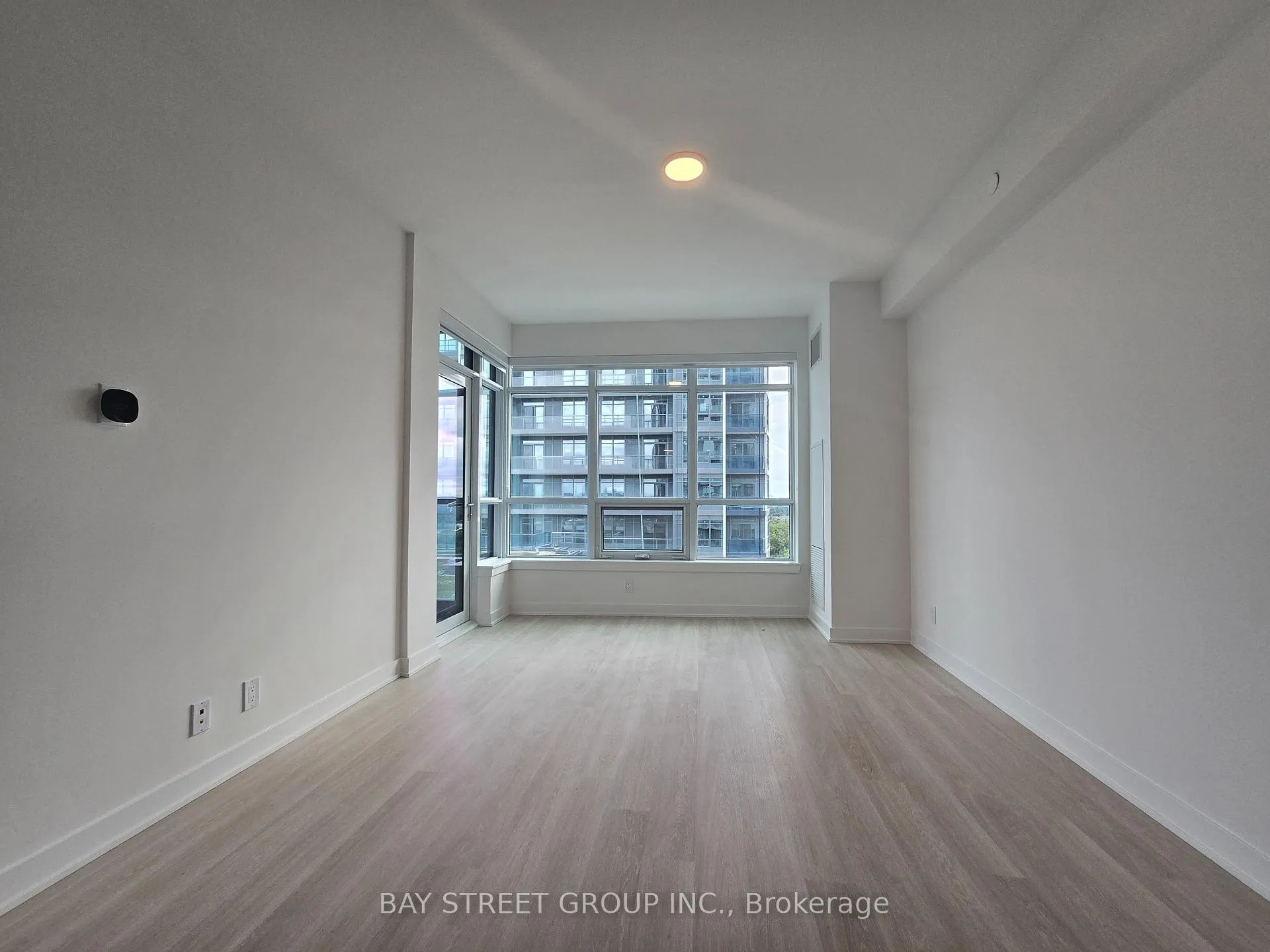Photo 11 of Unit 902B, 50 Upper Mall Way, Vaughan, Brownridge — HOMEH