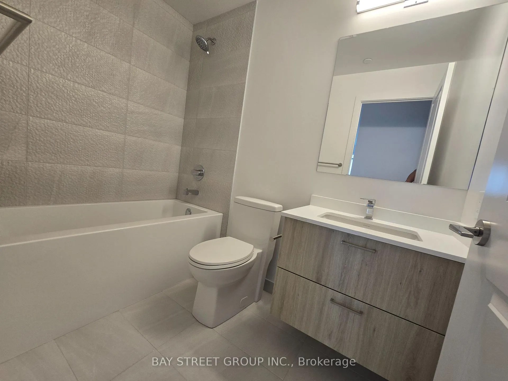 Photo 12 of Unit 902B, 50 Upper Mall Way, Vaughan, Brownridge — HOMEH