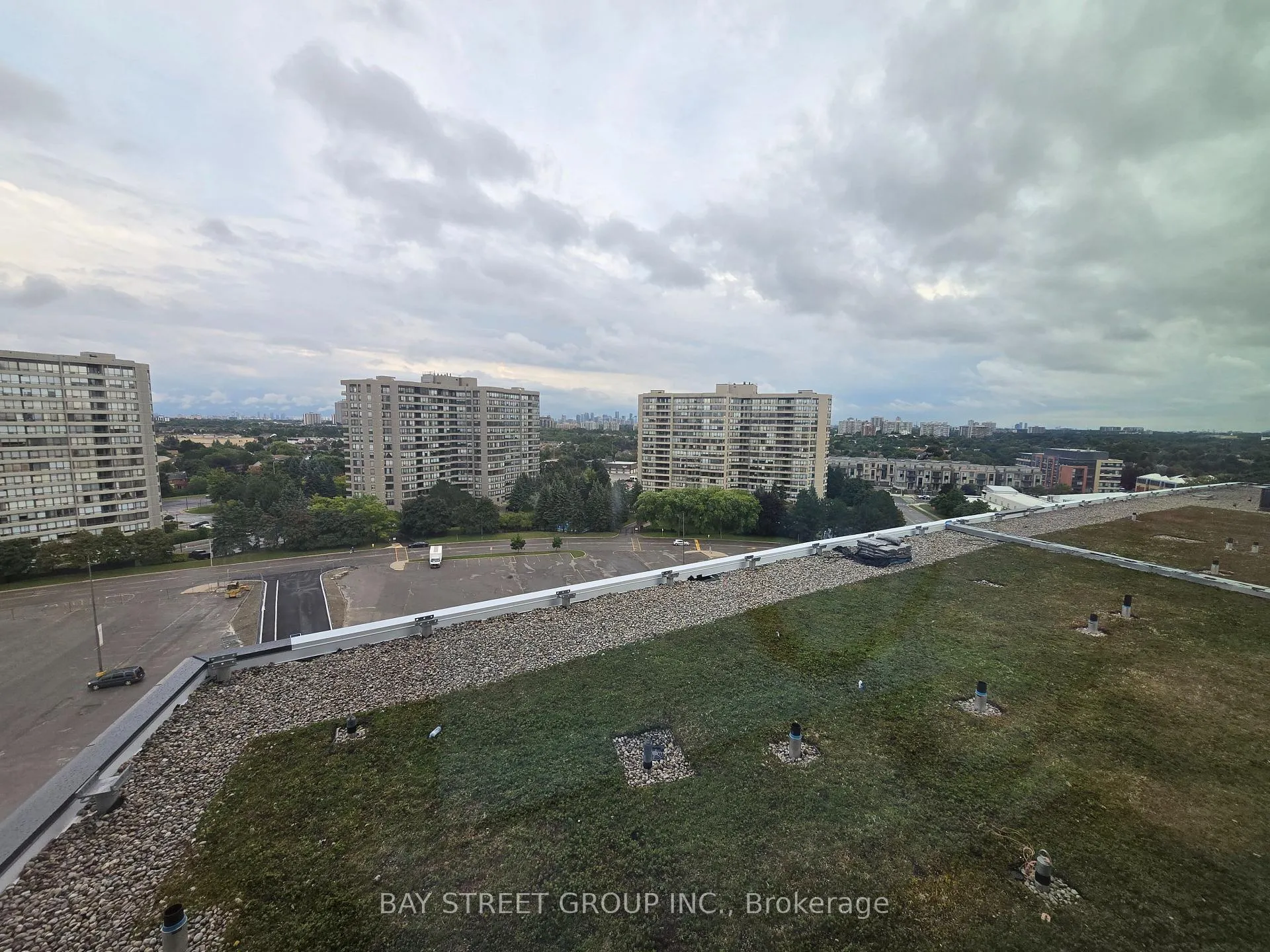 Photo 15 of Unit 902B, 50 Upper Mall Way, Vaughan, Brownridge — HOMEH