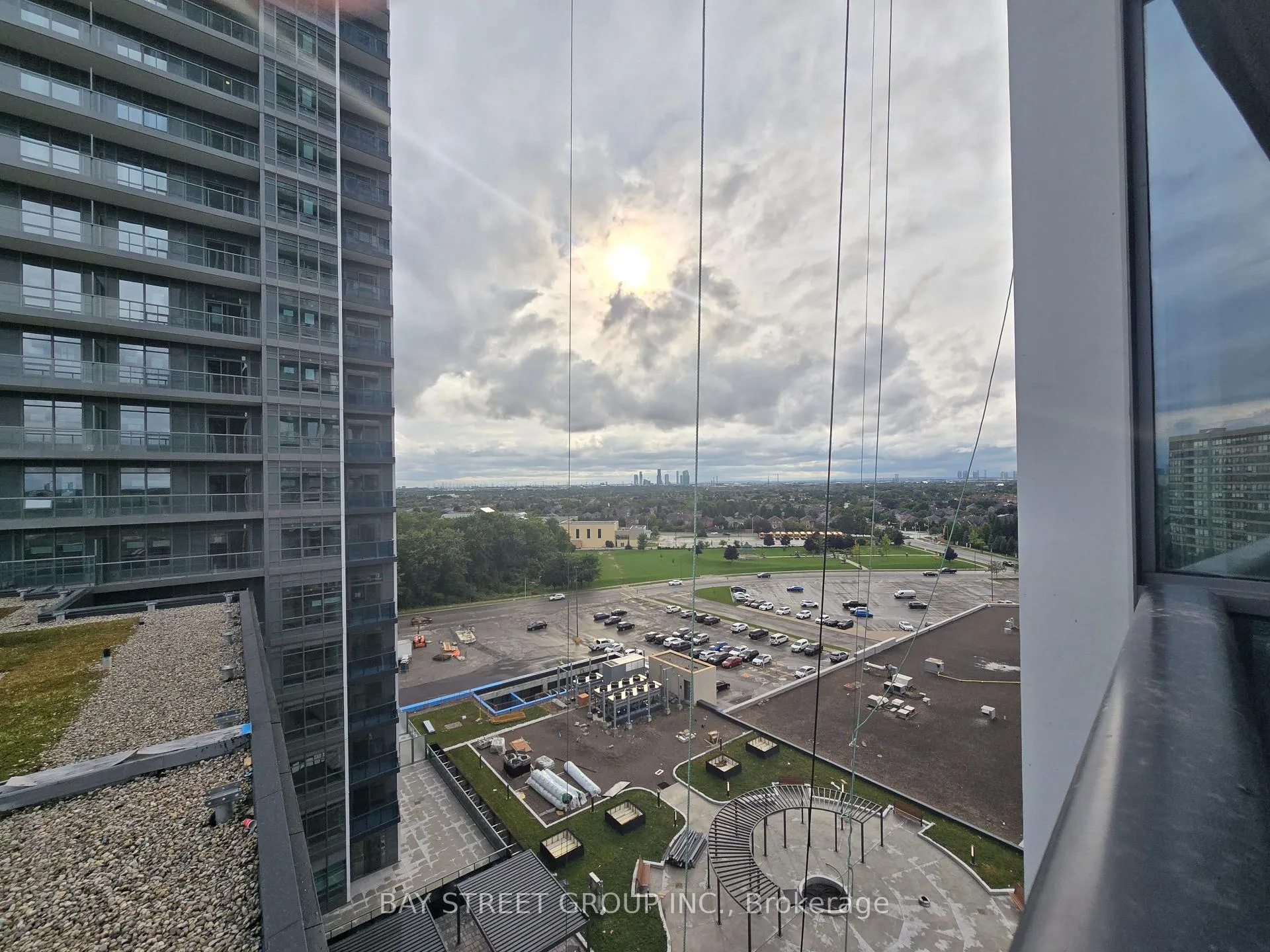 Photo 16 of Unit 902B, 50 Upper Mall Way, Vaughan, Brownridge — HOMEH