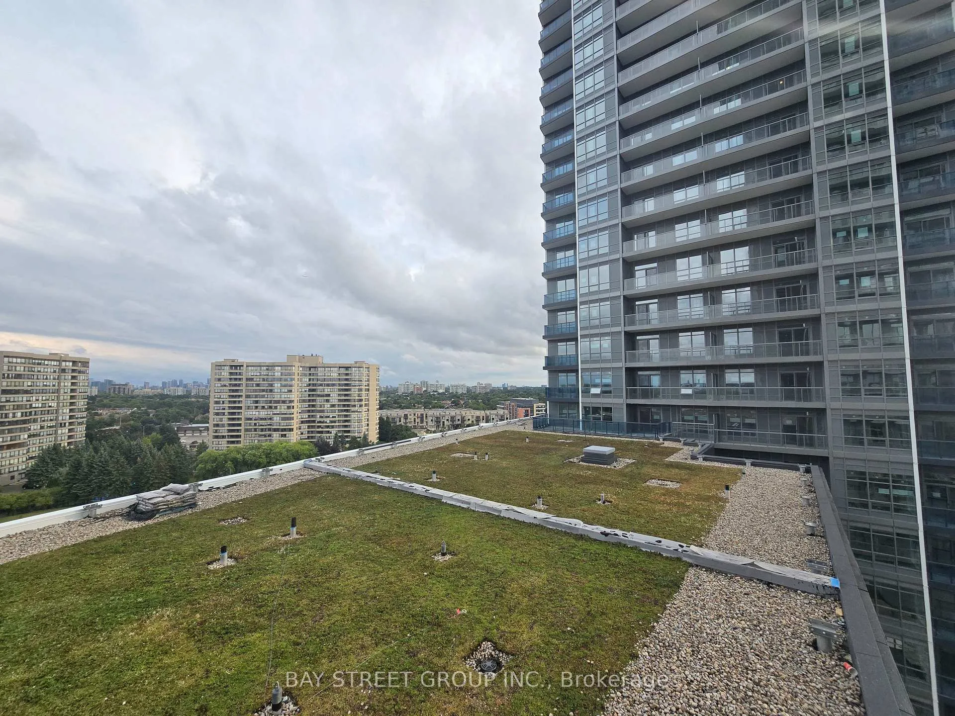 Photo 17 of Unit 902B, 50 Upper Mall Way, Vaughan, Brownridge — HOMEH