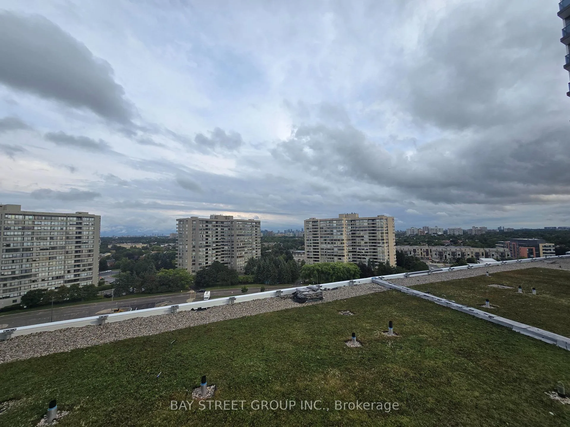 Photo 18 of Unit 902B, 50 Upper Mall Way, Vaughan, Brownridge — HOMEH