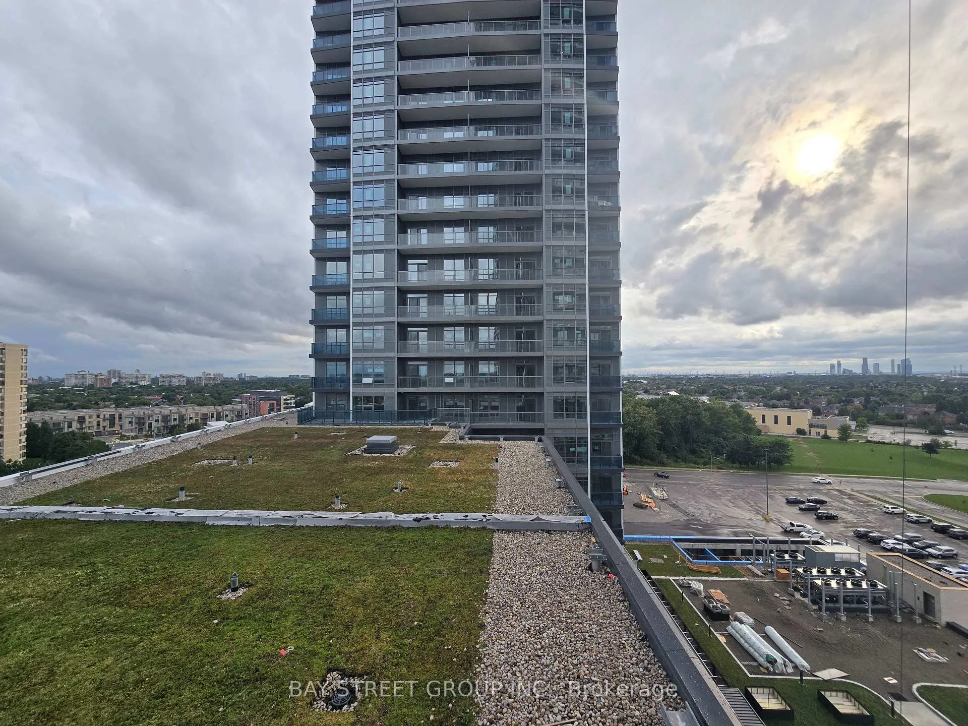 Photo 19 of Unit 902B, 50 Upper Mall Way, Vaughan, Brownridge — HOMEH