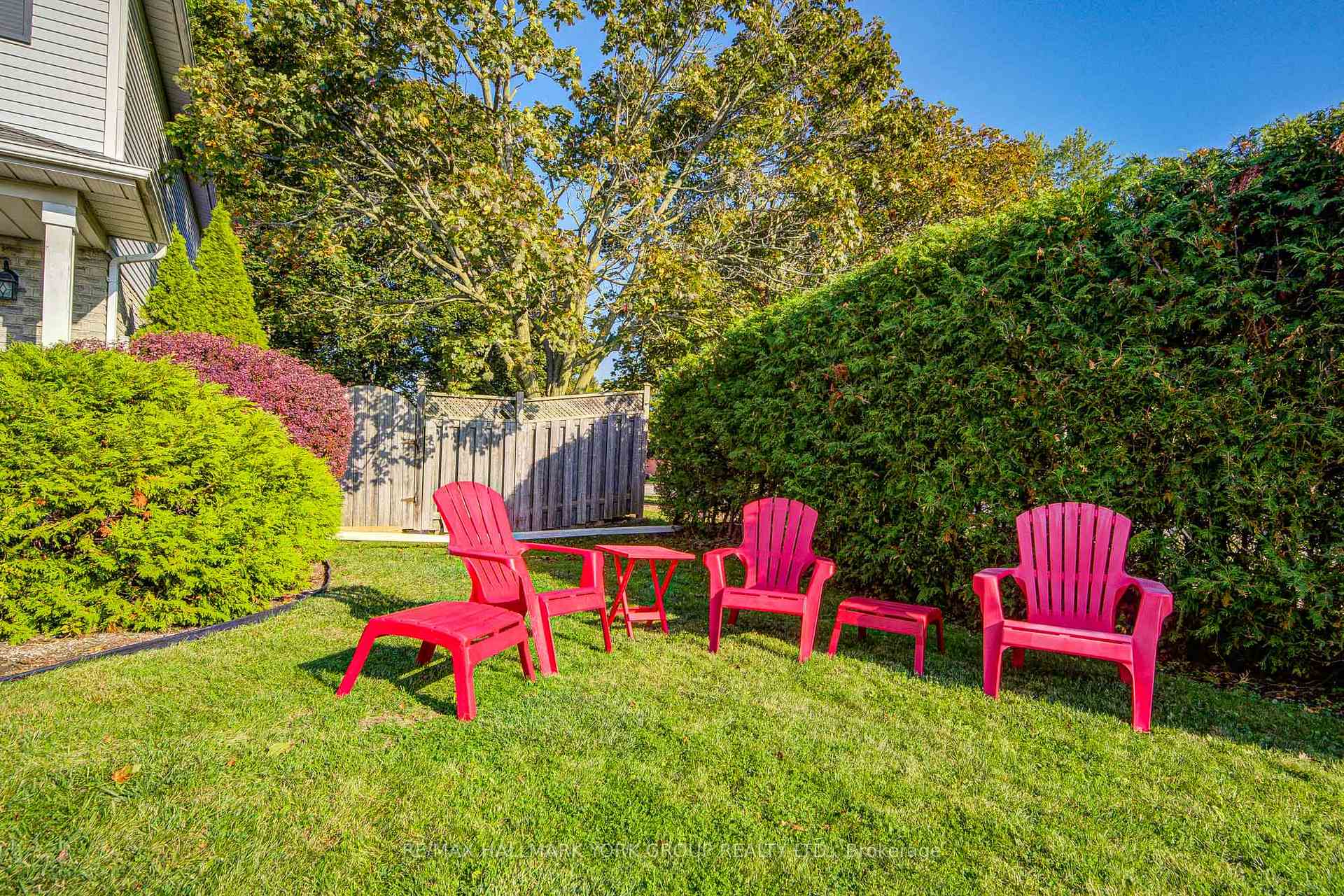 Photo 3 of 1 Parklawn Drive, Clarington, Courtice — HOMEH