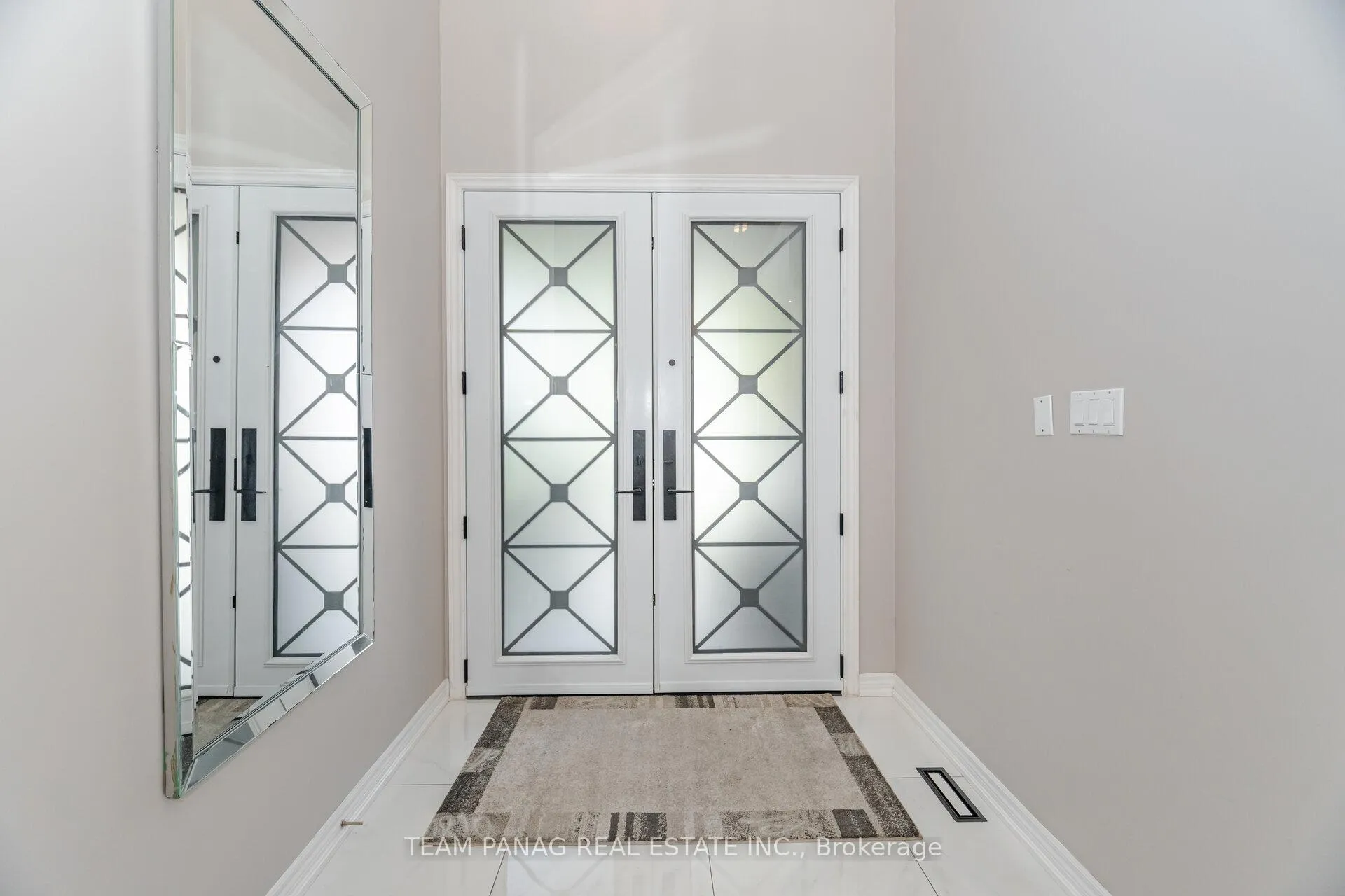 Photo 2 of 54 Whitewash Way, Brampton, Fletcher's Creek Village — HOMEH