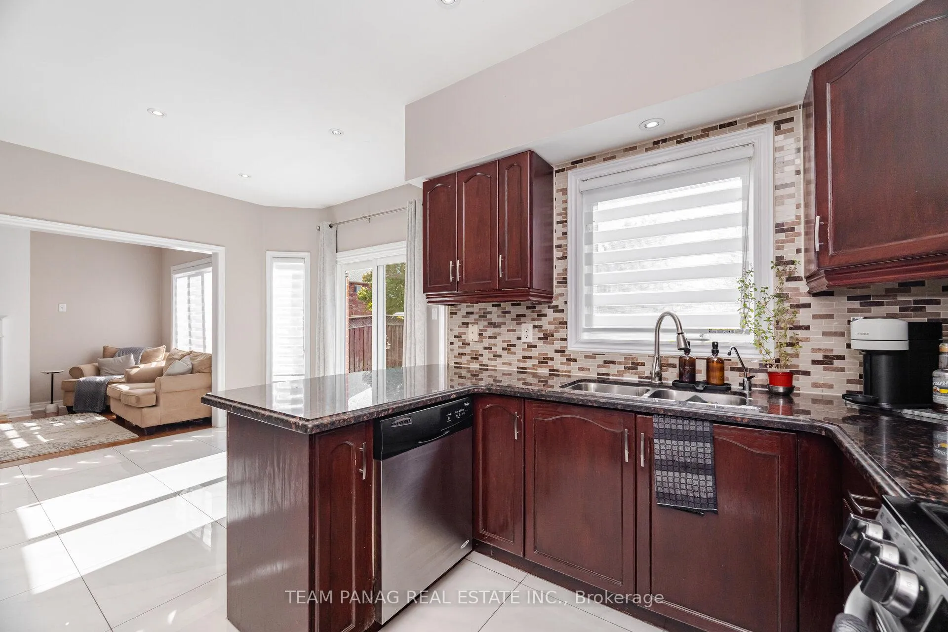 Photo 7 of 54 Whitewash Way, Brampton, Fletcher's Creek Village — HOMEH