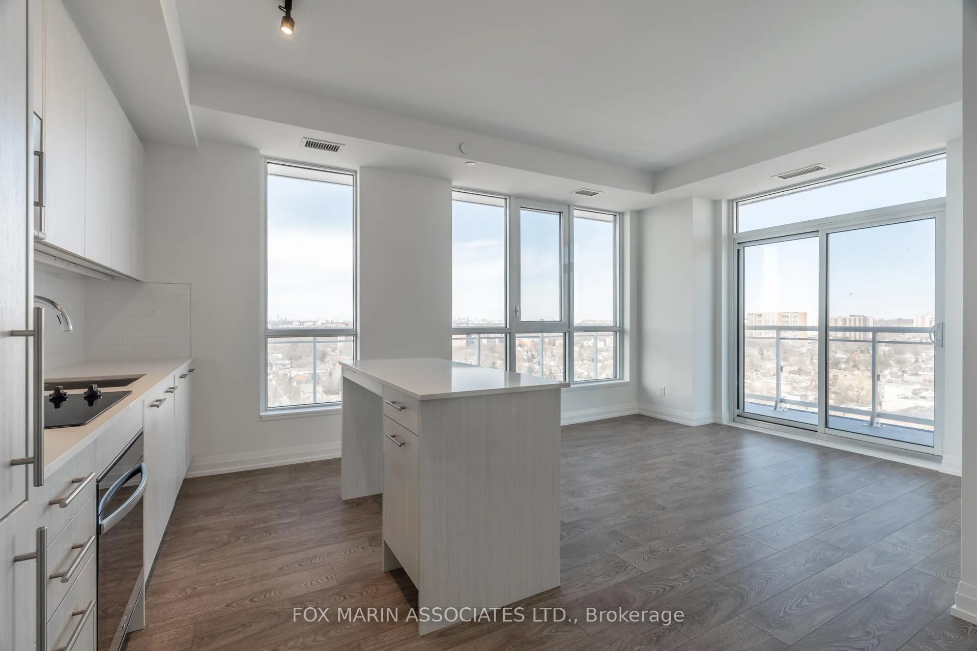 Front of Unit 1803, 286 Main Street