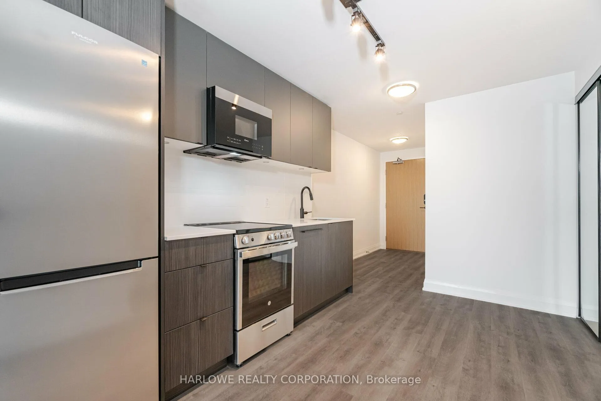 Photo 8 of Unit 811, 2369 Danforth Avenue, Toronto, East End-Danforth — HOMEH