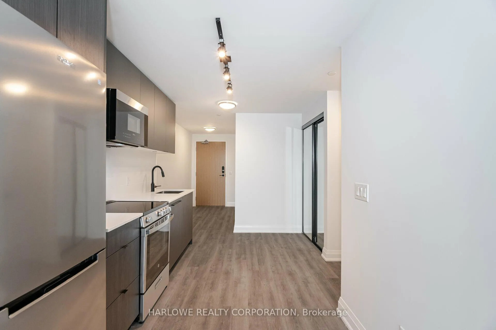 Photo 9 of Unit 811, 2369 Danforth Avenue, Toronto, East End-Danforth — HOMEH