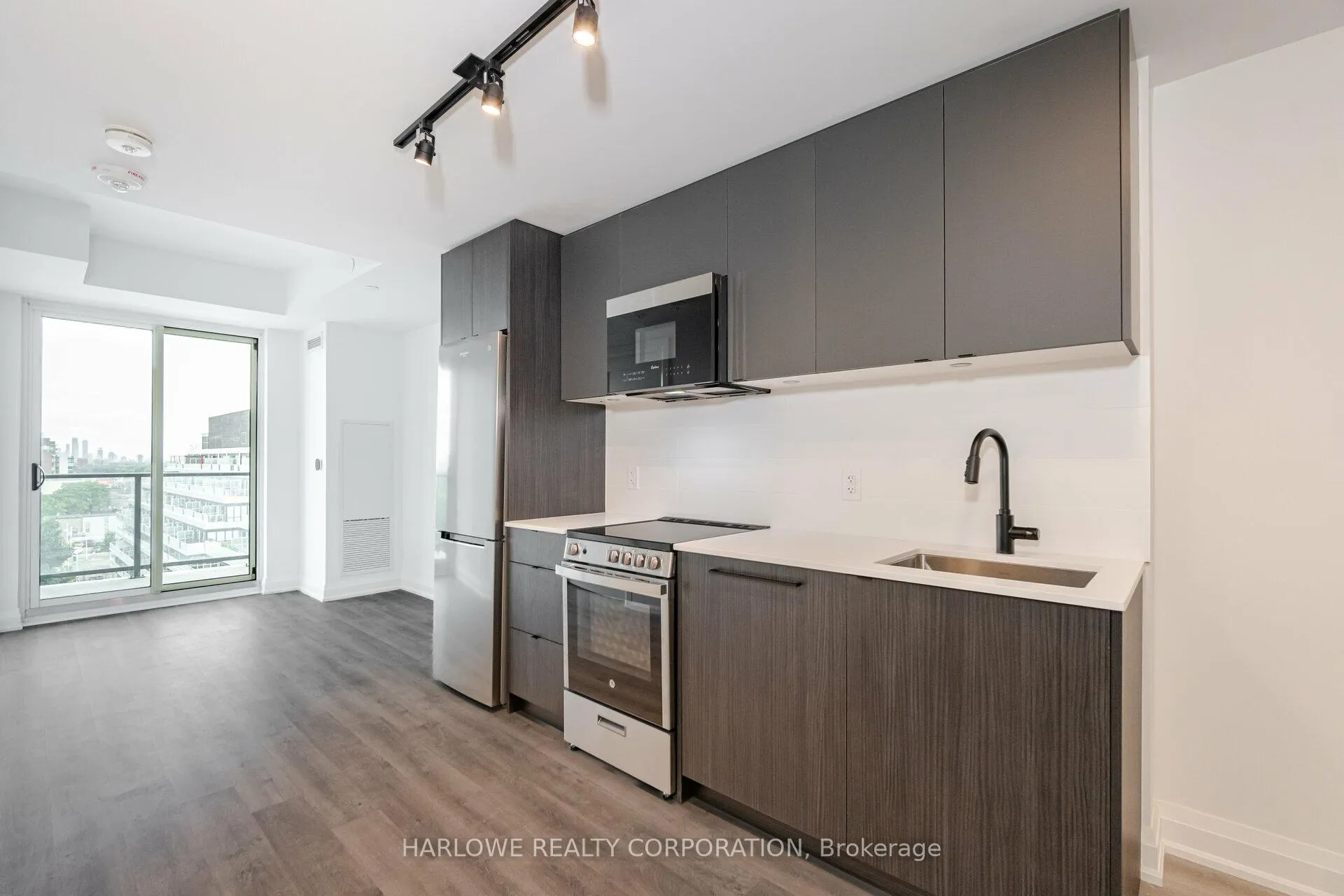 Photo 10 of Unit 811, 2369 Danforth Avenue, Toronto, East End-Danforth — HOMEH