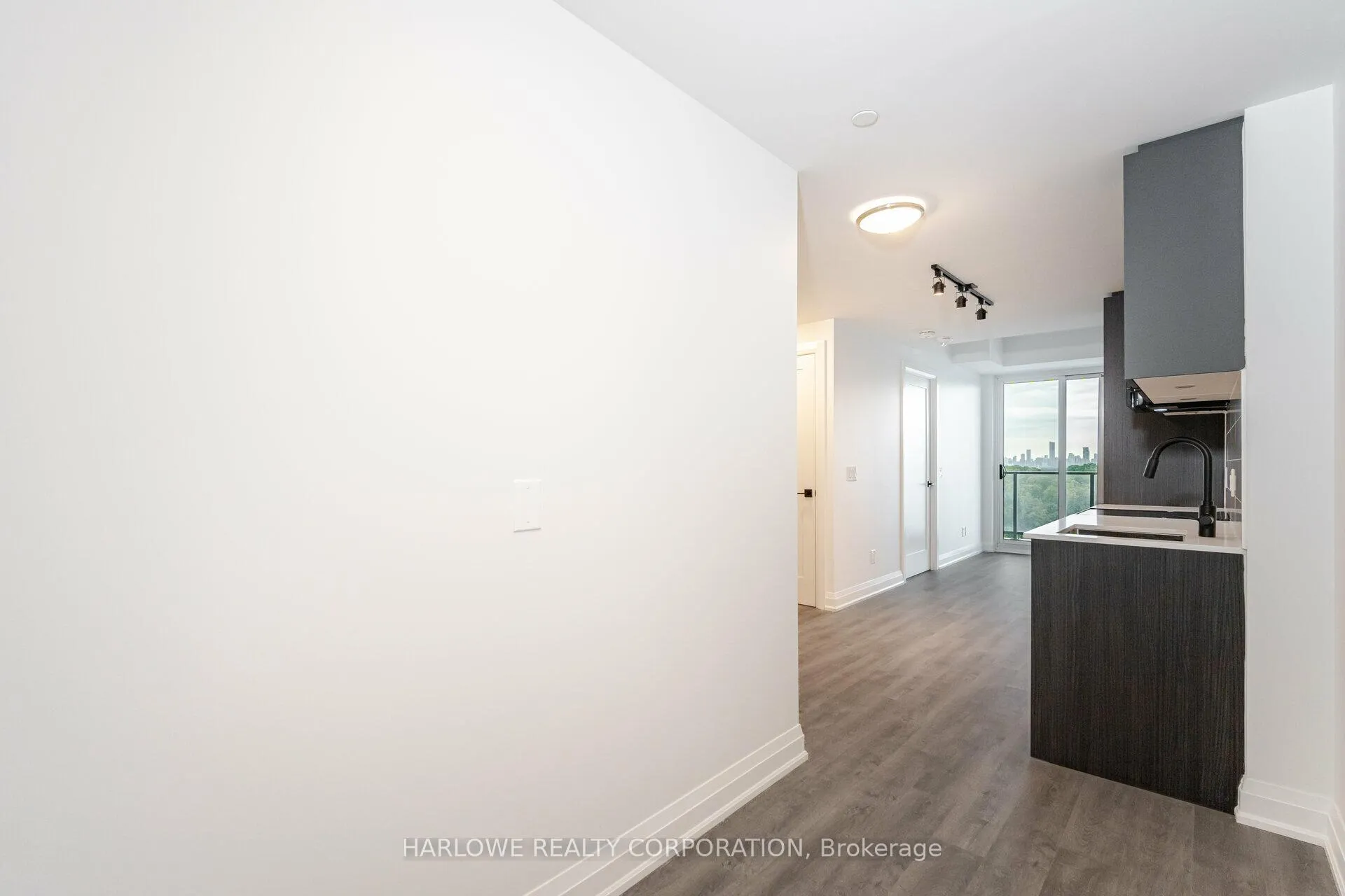 Photo 12 of Unit 811, 2369 Danforth Avenue, Toronto, East End-Danforth — HOMEH