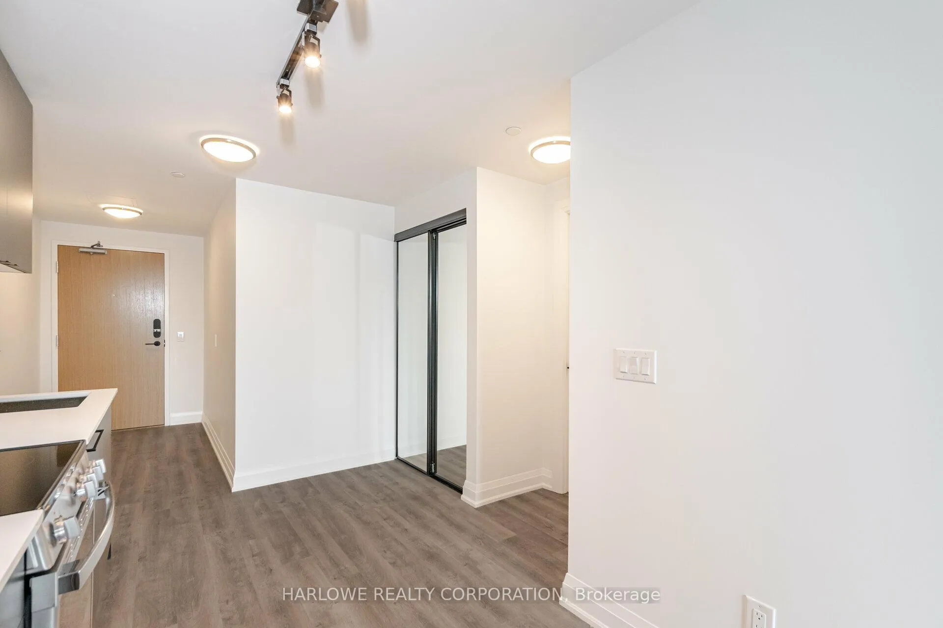 Photo 13 of Unit 811, 2369 Danforth Avenue, Toronto, East End-Danforth — HOMEH