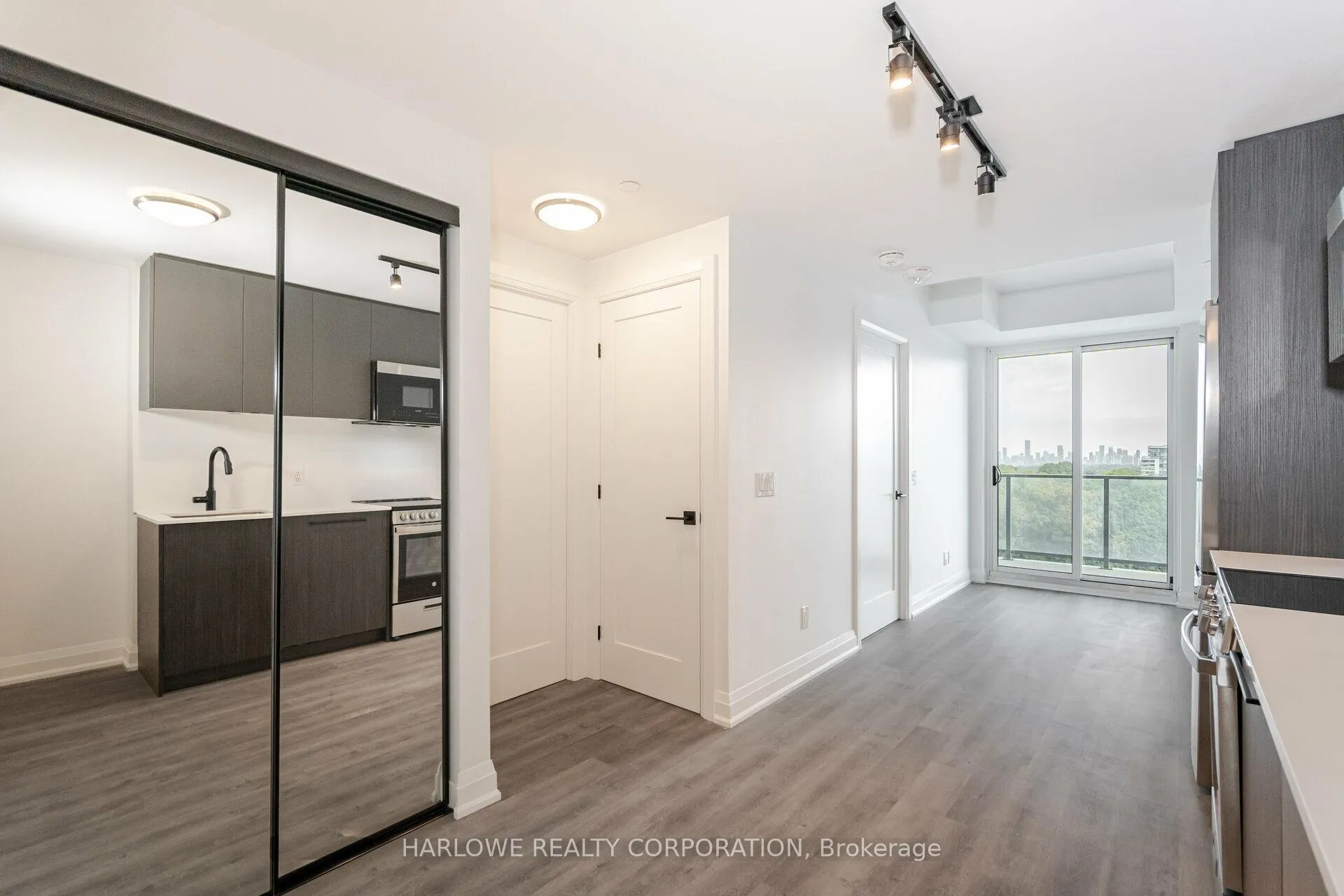 Photo 16 of Unit 811, 2369 Danforth Avenue, Toronto, East End-Danforth — HOMEH