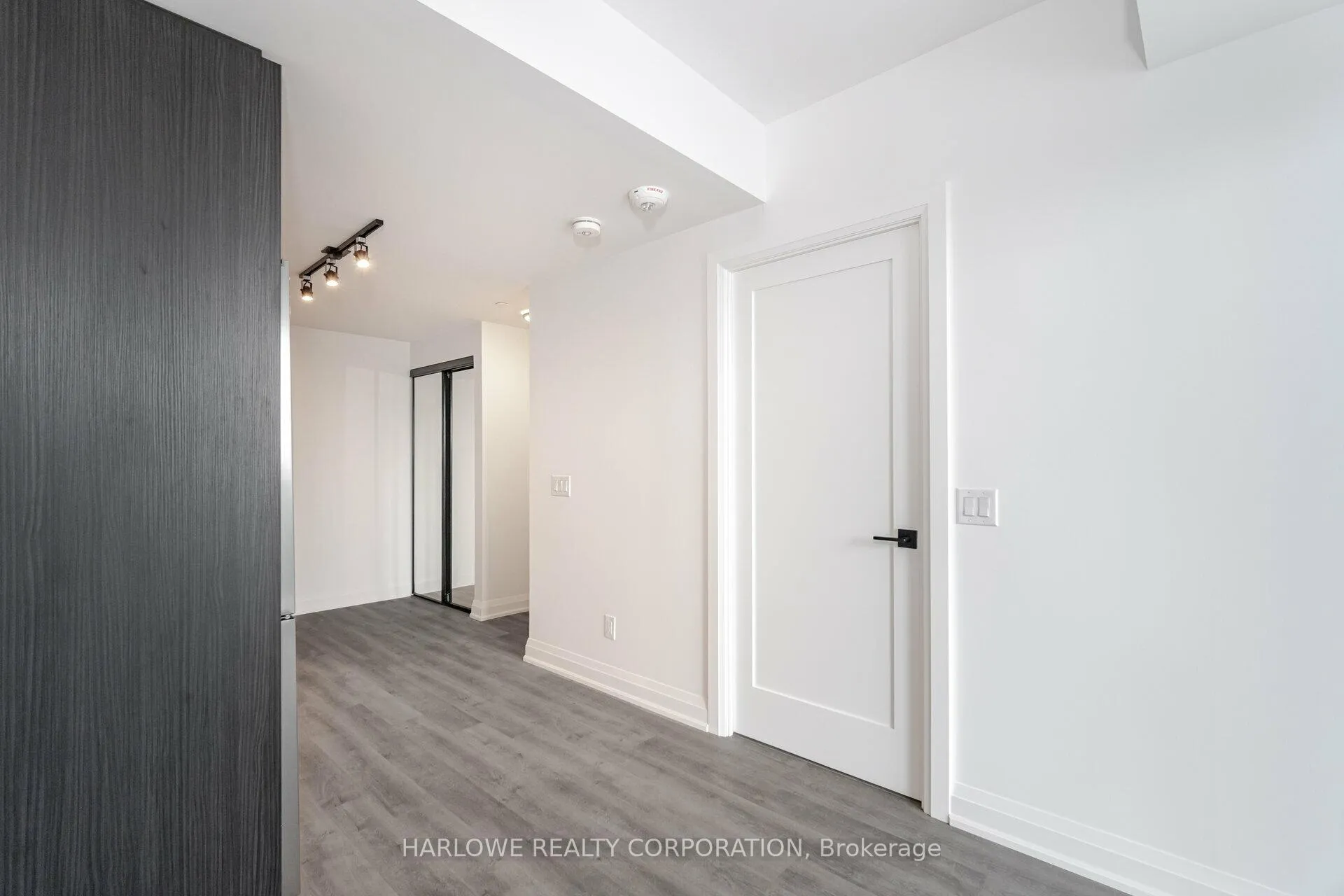 Photo 17 of Unit 811, 2369 Danforth Avenue, Toronto, East End-Danforth — HOMEH