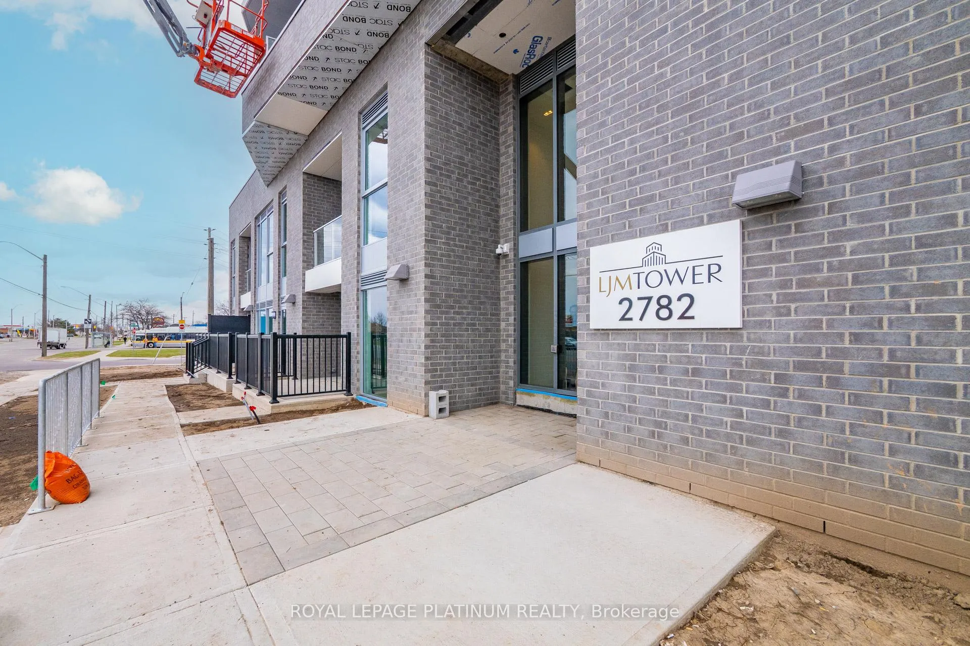 Photo 3 of Unit 1319, 2782 Barton Street E, Hamilton, Riverdale — HOMEH