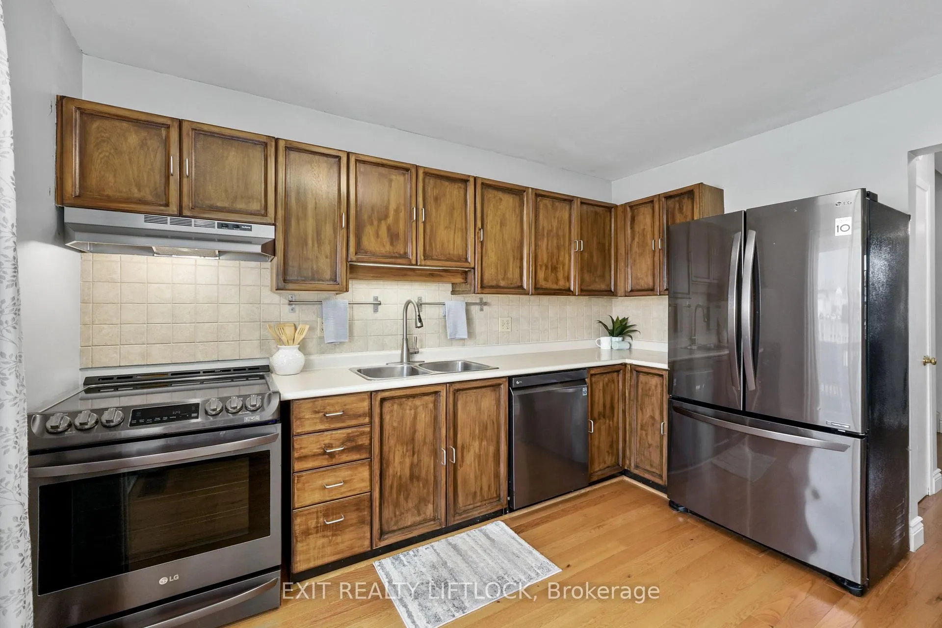 Photo 12 of 1243 Huntington Circle, Peterborough, Otonabee Ward 1 — HOMEH
