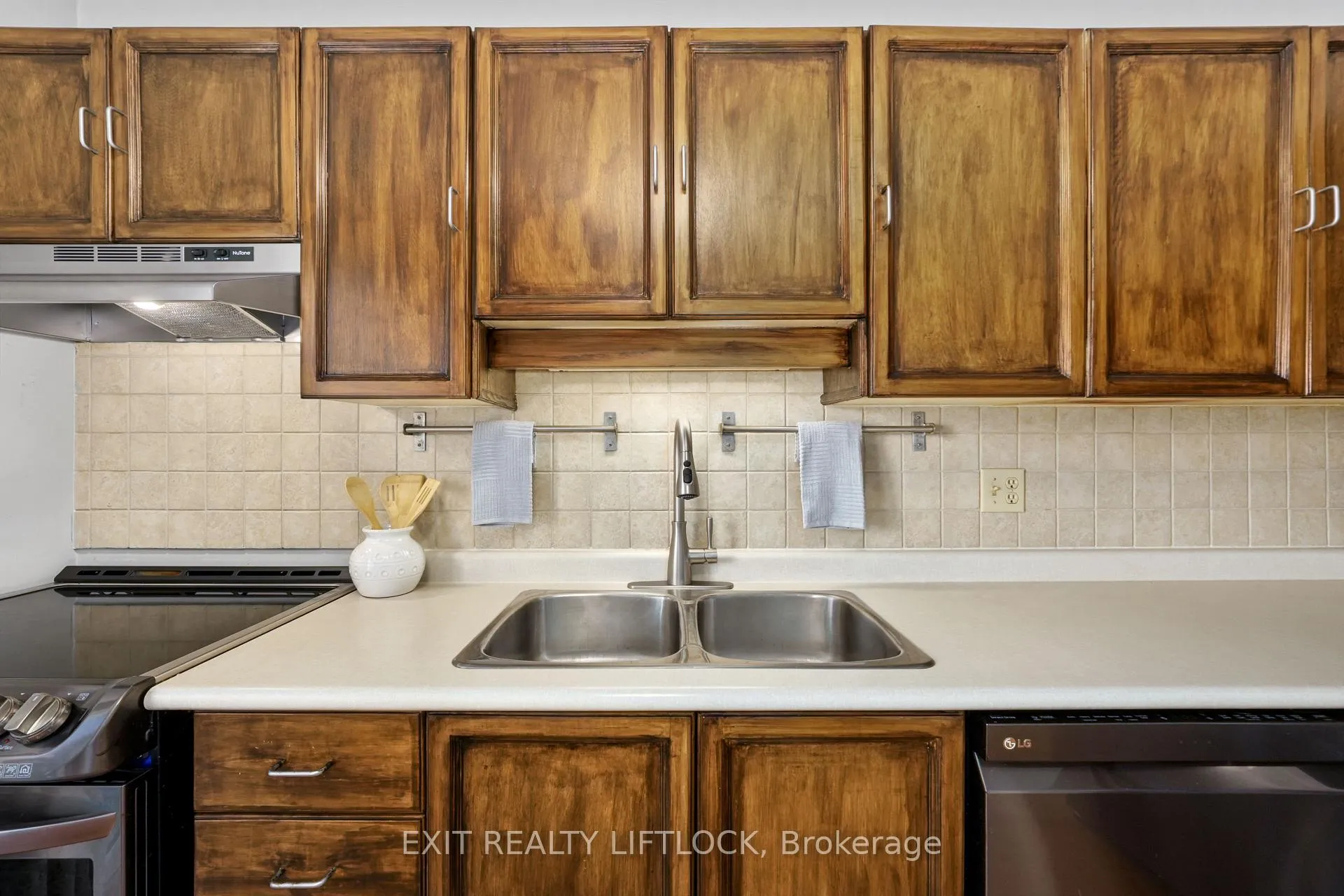 Photo 13 of 1243 Huntington Circle, Peterborough, Otonabee Ward 1 — HOMEH