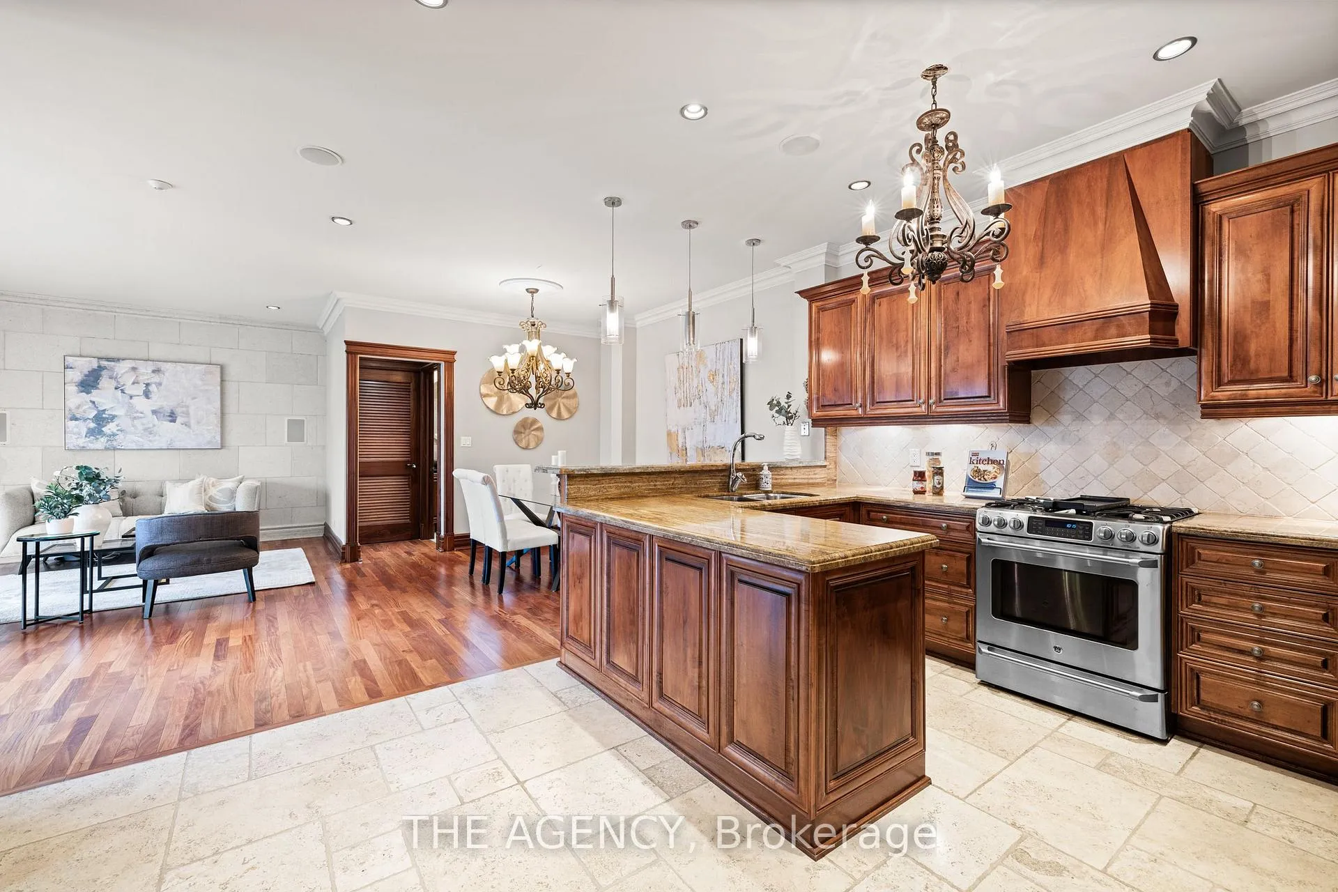 Photo 6 of Unit Ph5, 33 Wallace Street, Vaughan, West Woodbridge — HOMEH