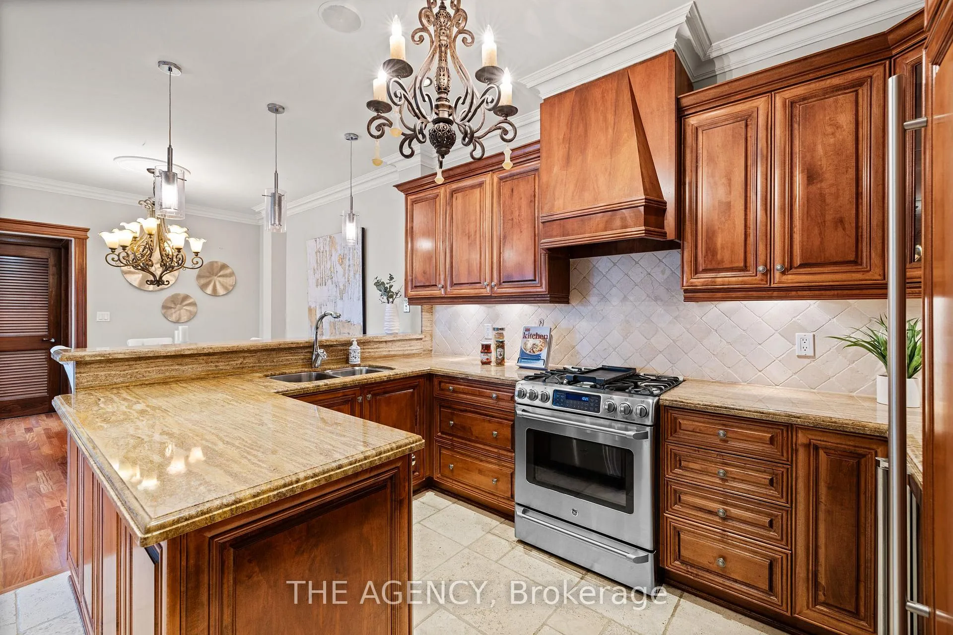 Photo 7 of Unit Ph5, 33 Wallace Street, Vaughan, West Woodbridge — HOMEH