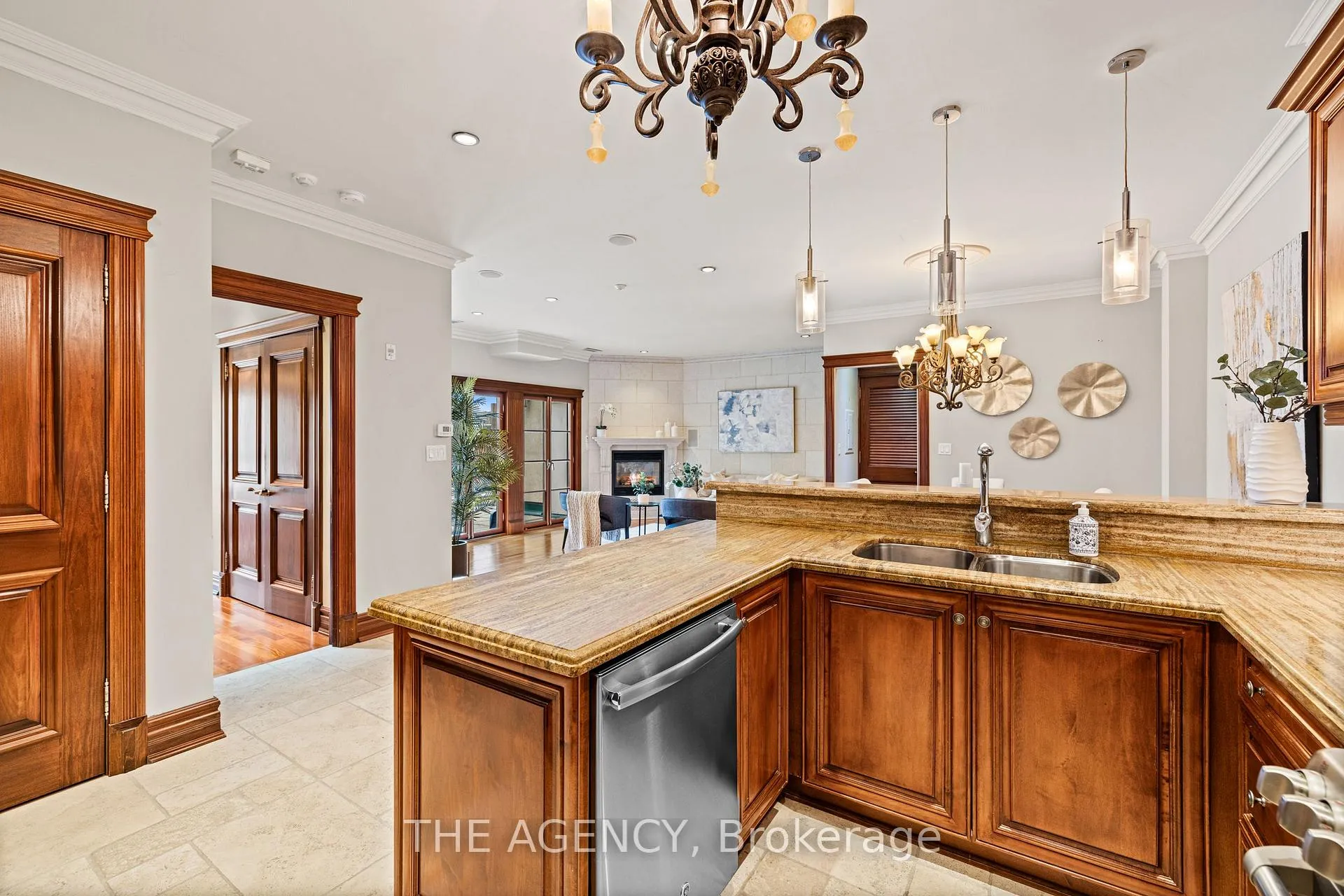Photo 8 of Unit Ph5, 33 Wallace Street, Vaughan, West Woodbridge — HOMEH